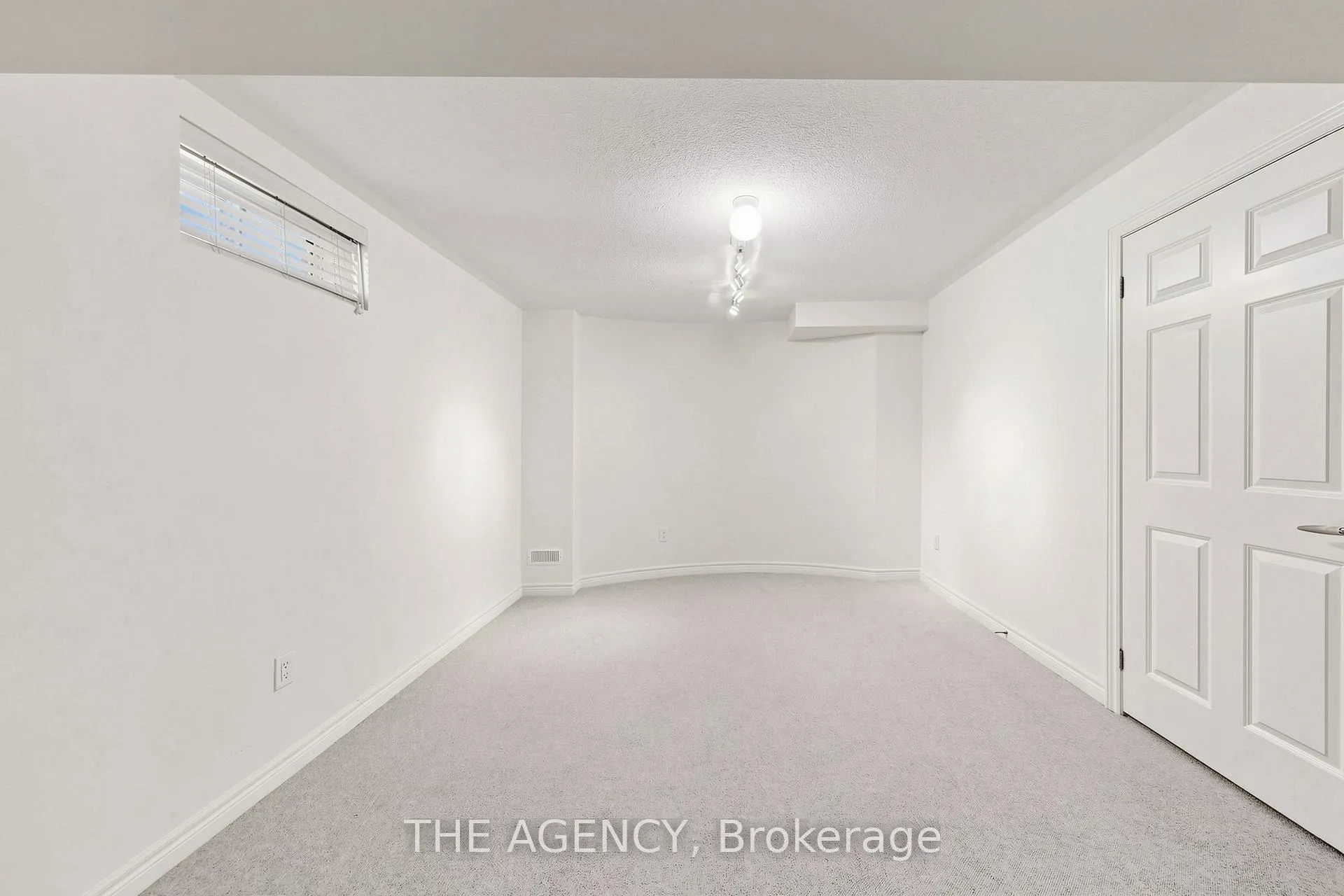 Photo 41 of 98 Fitzmaurice Drive, Vaughan, Patterson — HOMEH