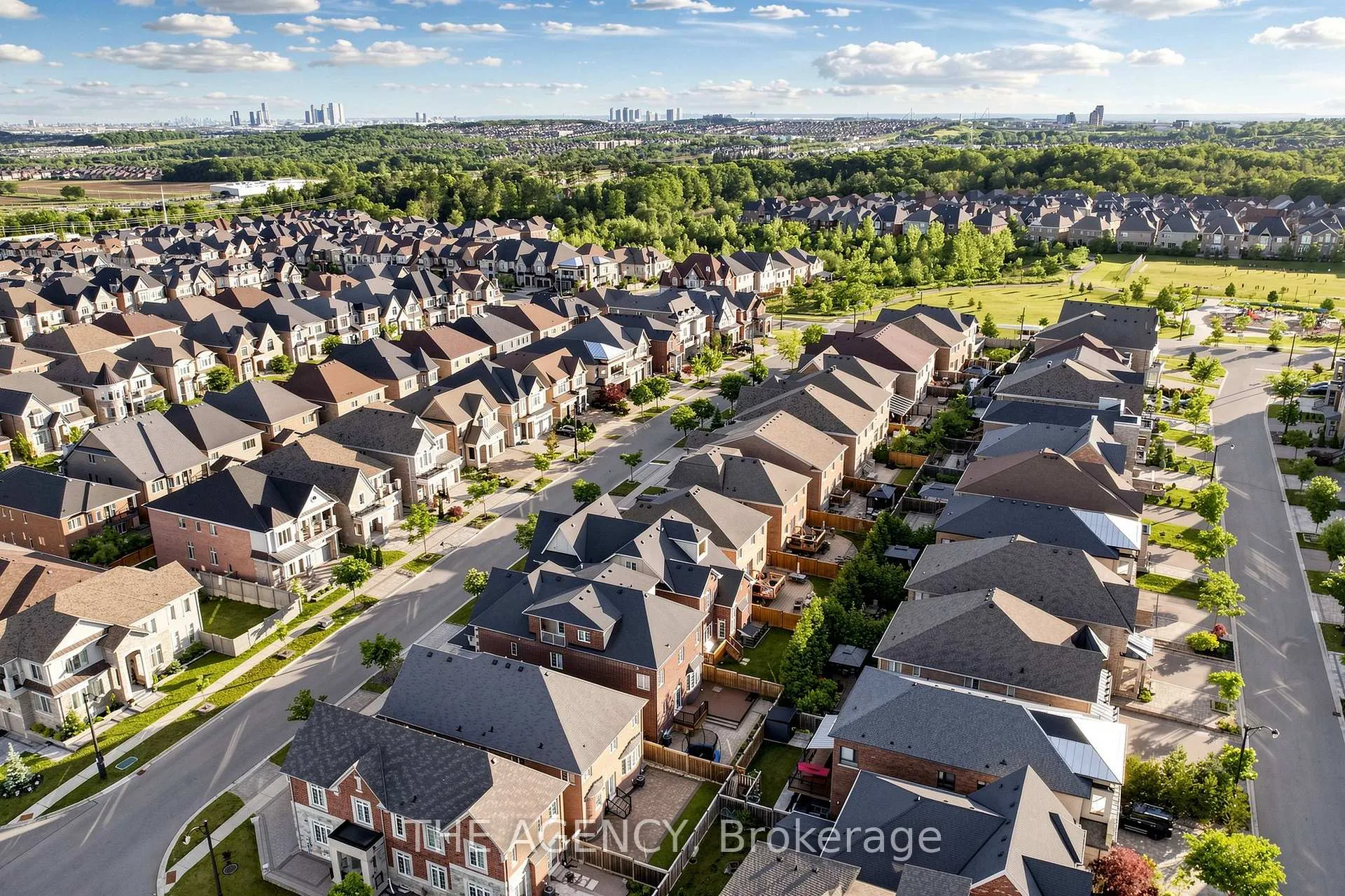 Photo 48 of 98 Fitzmaurice Drive, Vaughan, Patterson — HOMEH