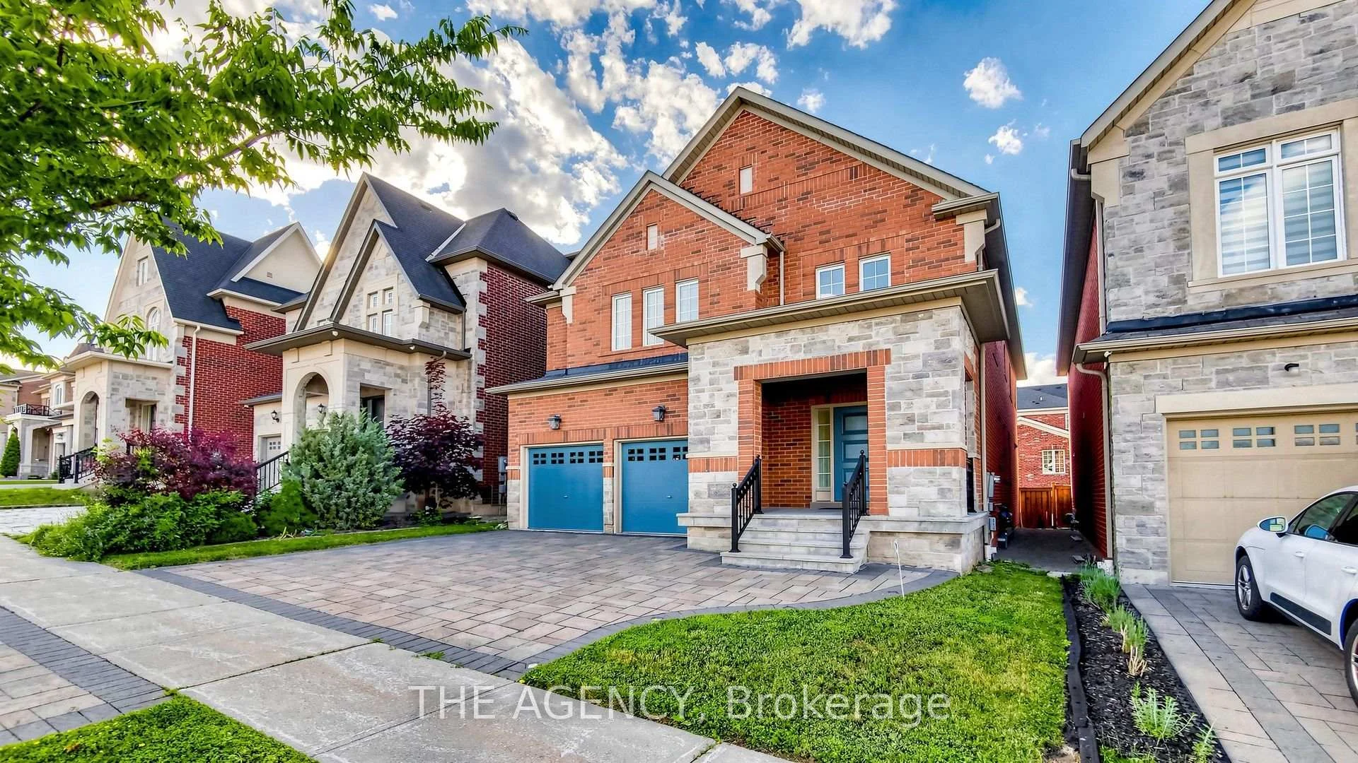 Photo 2 of 98 Fitzmaurice Drive, Vaughan, Patterson — HOMEH