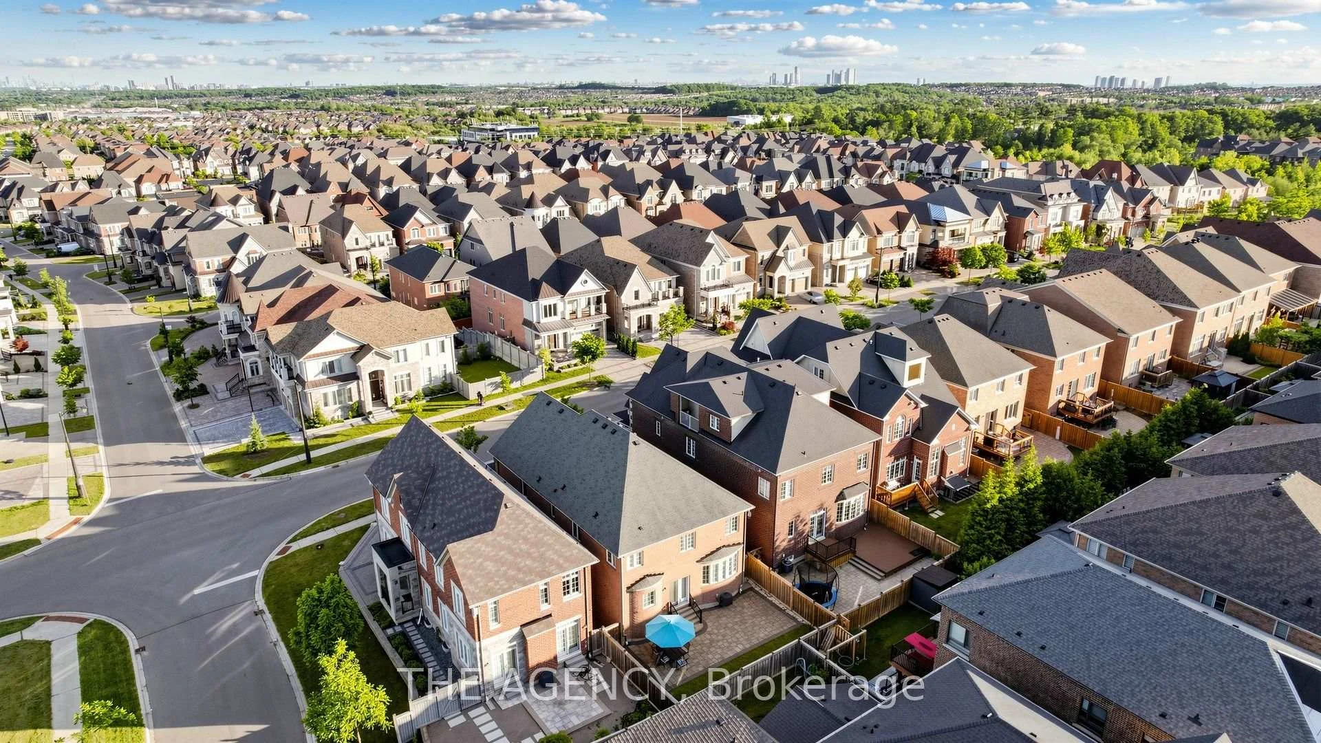 Photo 50 of 98 Fitzmaurice Drive, Vaughan, Patterson — HOMEH