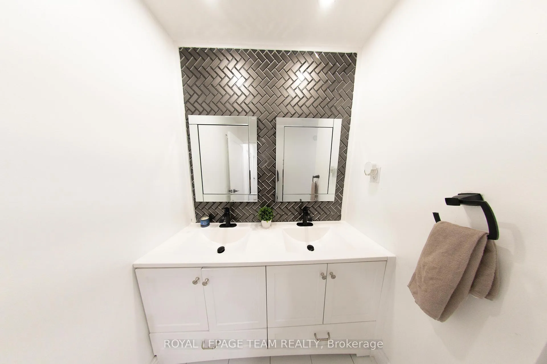 Photo 41 of Unit 44, 3415 Uplands Drive, Ottawa, Hunt Club — HOMEH