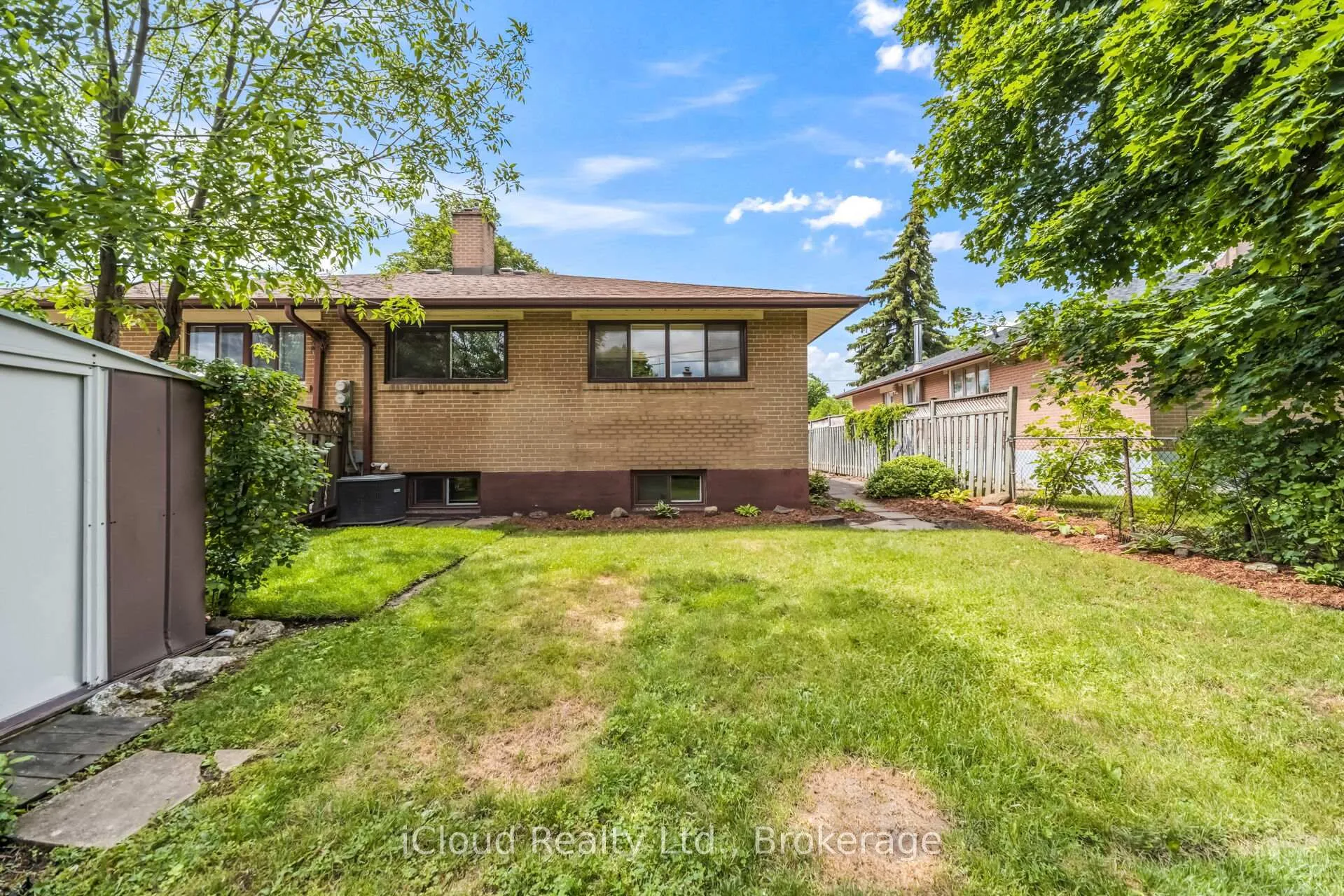 Photo 2 of 17 Algonquin Boulevard, Brampton, Avondale — HOMEH