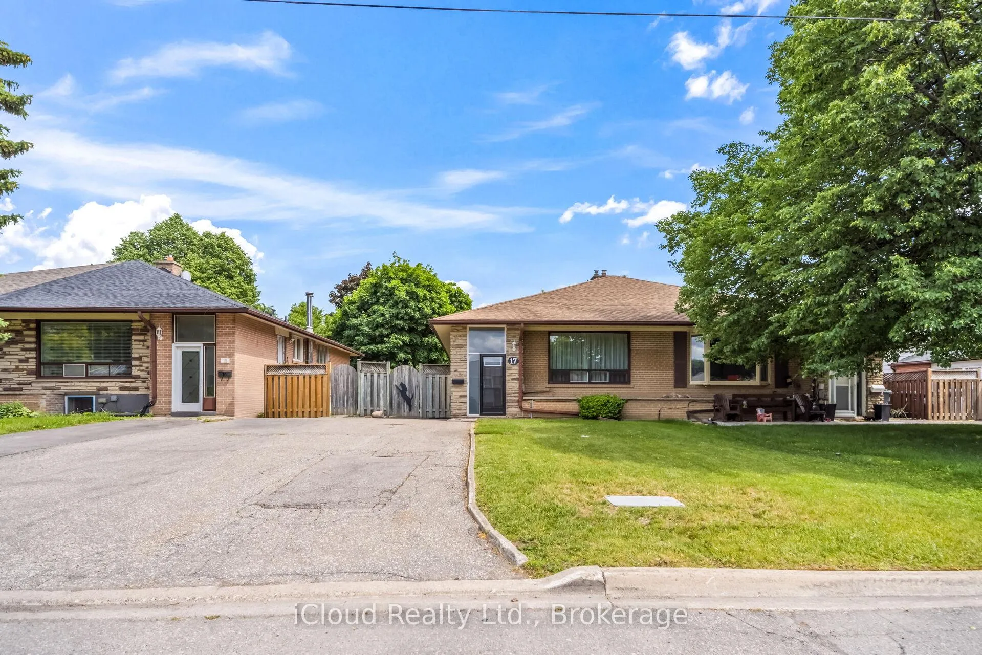 Photo 3 of 17 Algonquin Boulevard, Brampton, Avondale — HOMEH