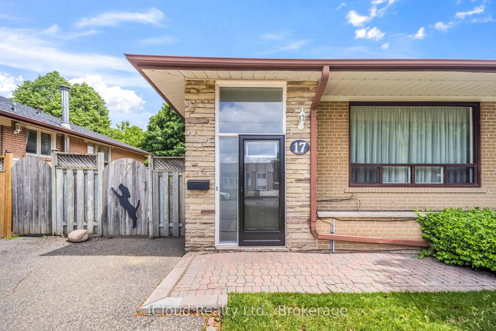 Photo 5 of 17 Algonquin Boulevard, Brampton, Avondale — HOMEH