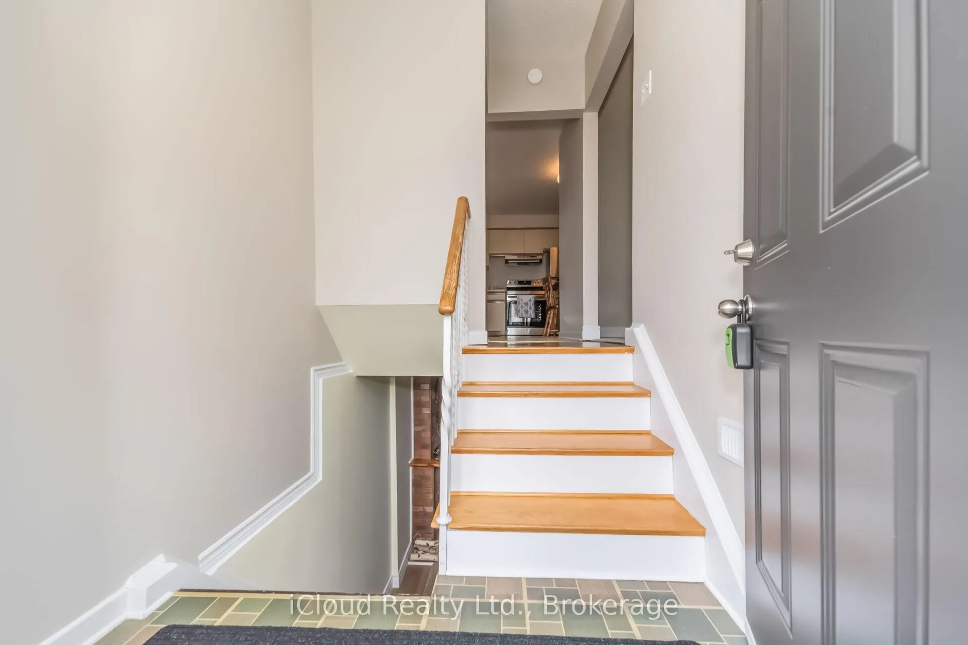 Photo 6 of 17 Algonquin Boulevard, Brampton, Avondale — HOMEH