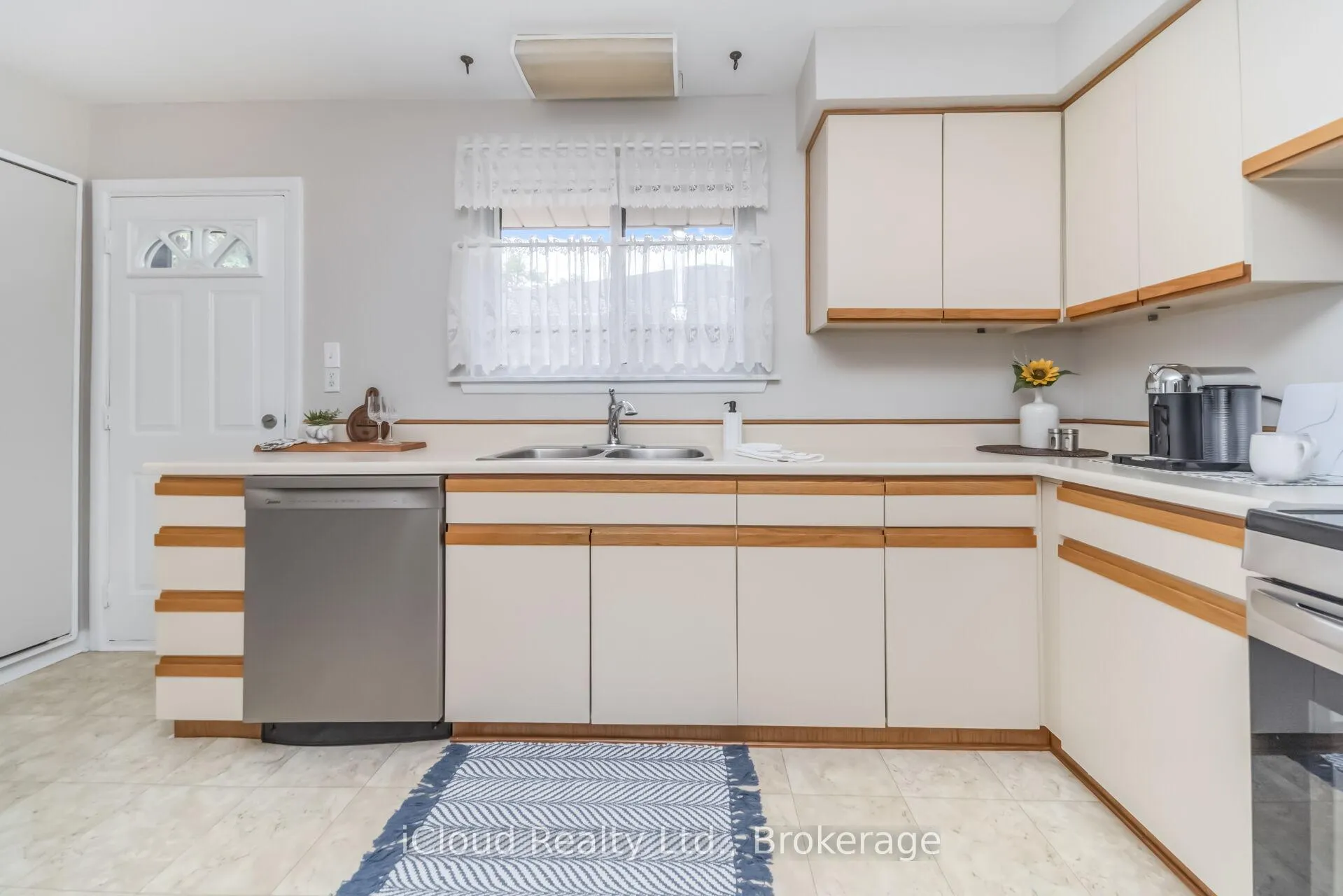 Photo 16 of 17 Algonquin Boulevard, Brampton, Avondale — HOMEH