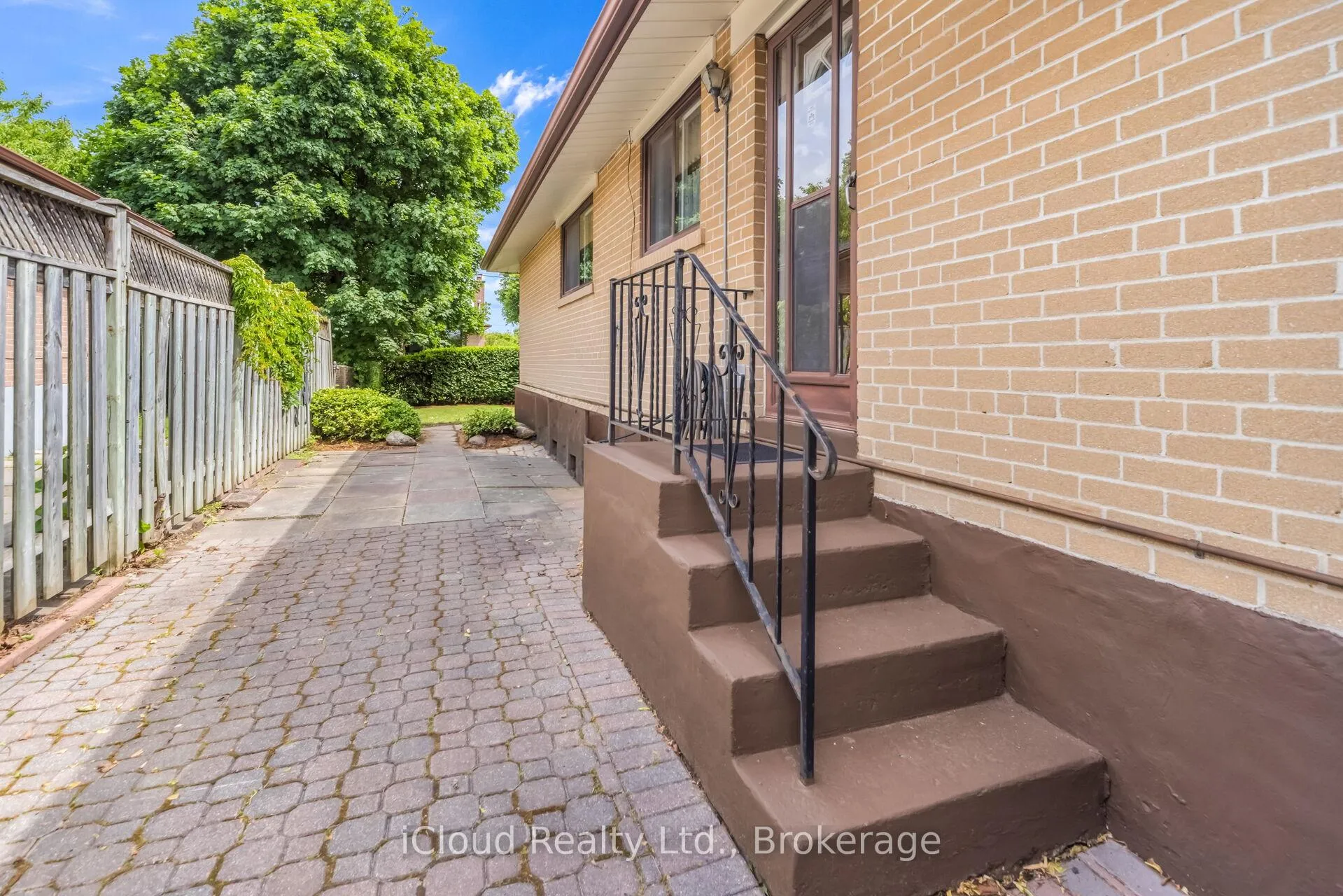 Photo 48 of 17 Algonquin Boulevard, Brampton, Avondale — HOMEH