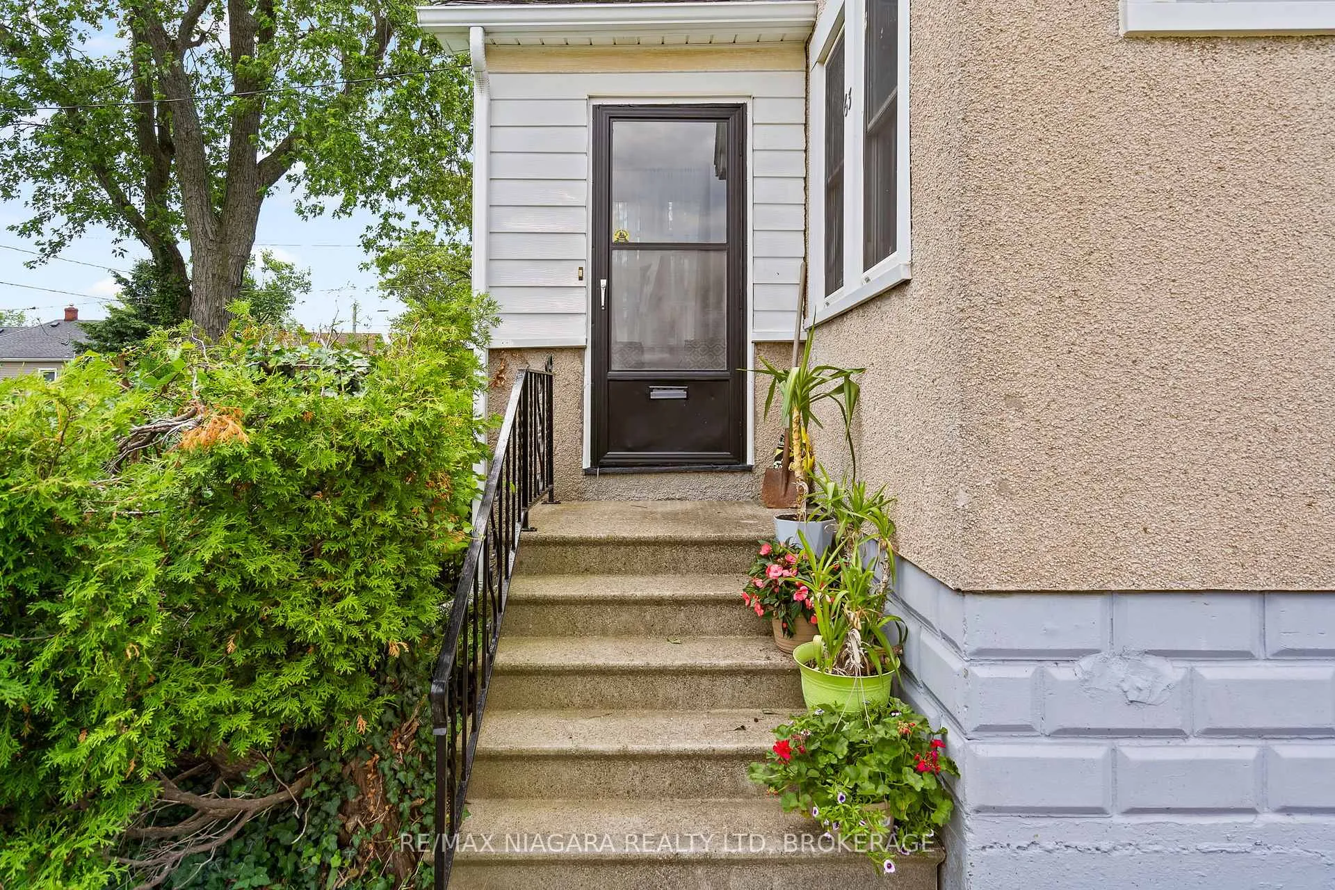 Photo 3 of 63 Wilton Avenue, Welland, Broadway — HOMEH