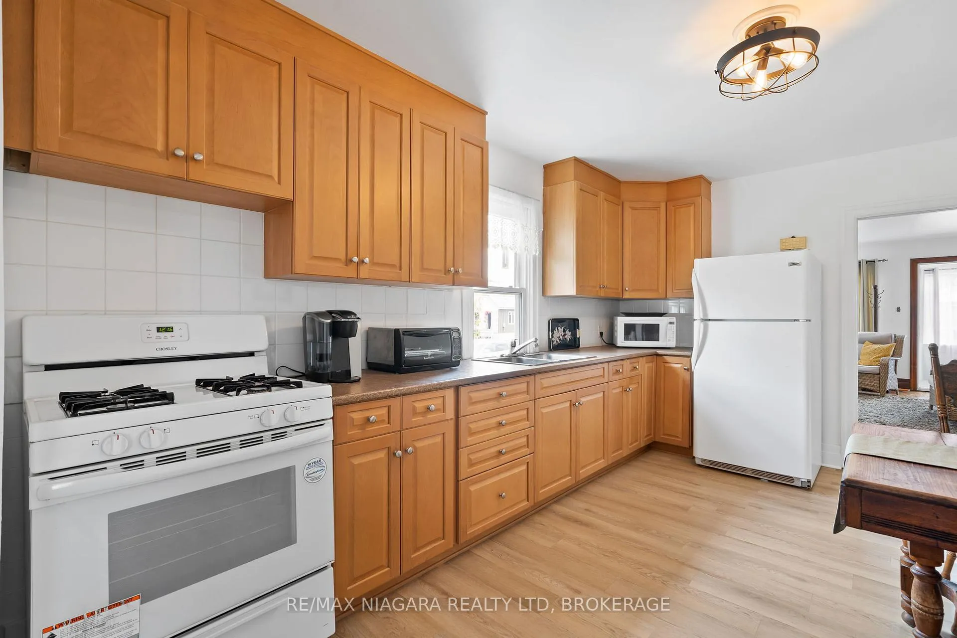 Photo 7 of 63 Wilton Avenue, Welland, Broadway — HOMEH