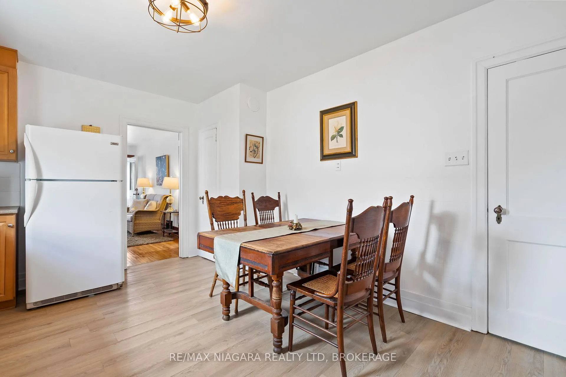 Photo 8 of 63 Wilton Avenue, Welland, Broadway — HOMEH