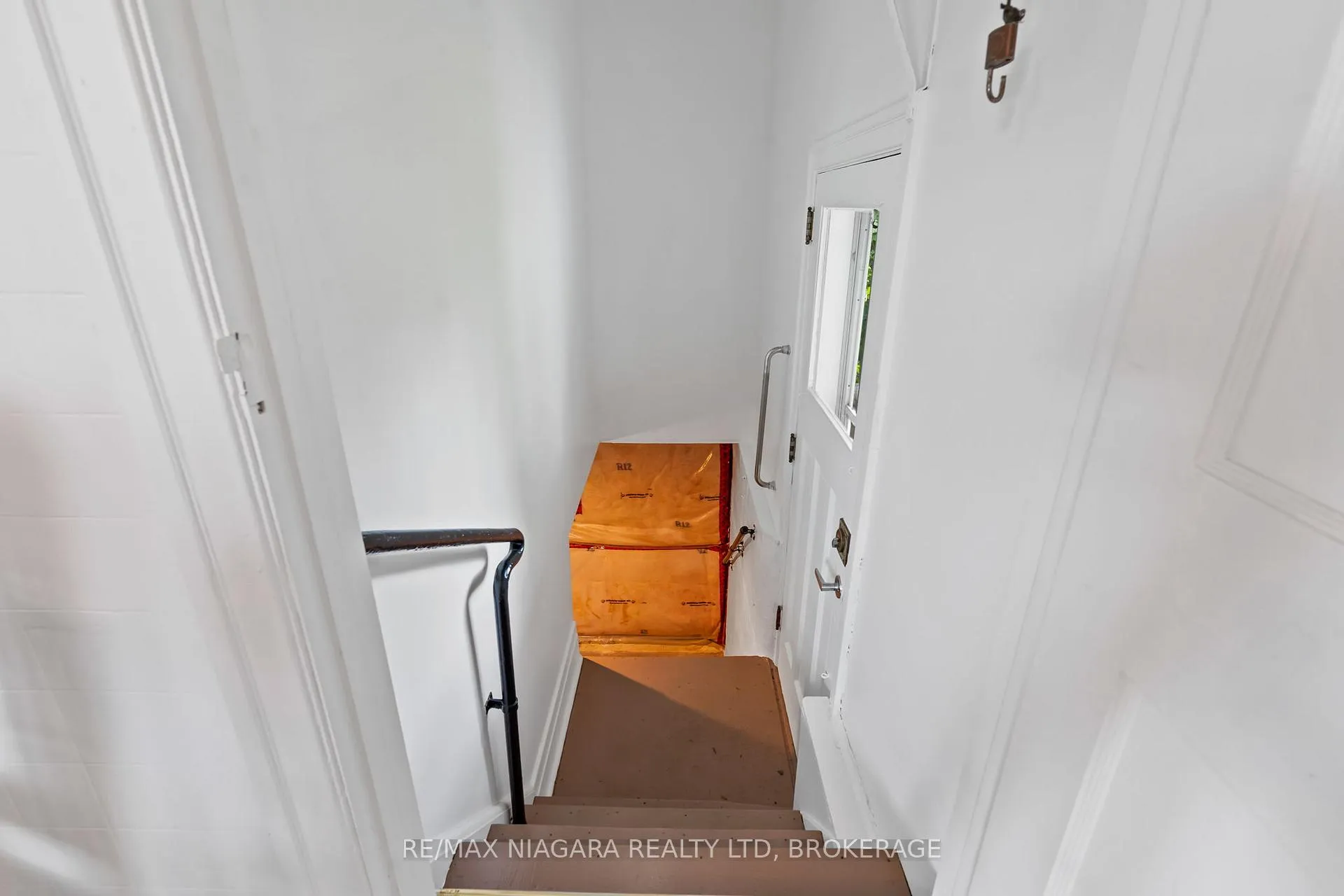 Photo 17 of 63 Wilton Avenue, Welland, Broadway — HOMEH