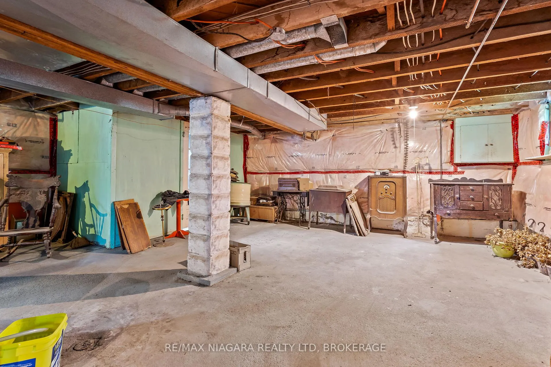 Photo 18 of 63 Wilton Avenue, Welland, Broadway — HOMEH