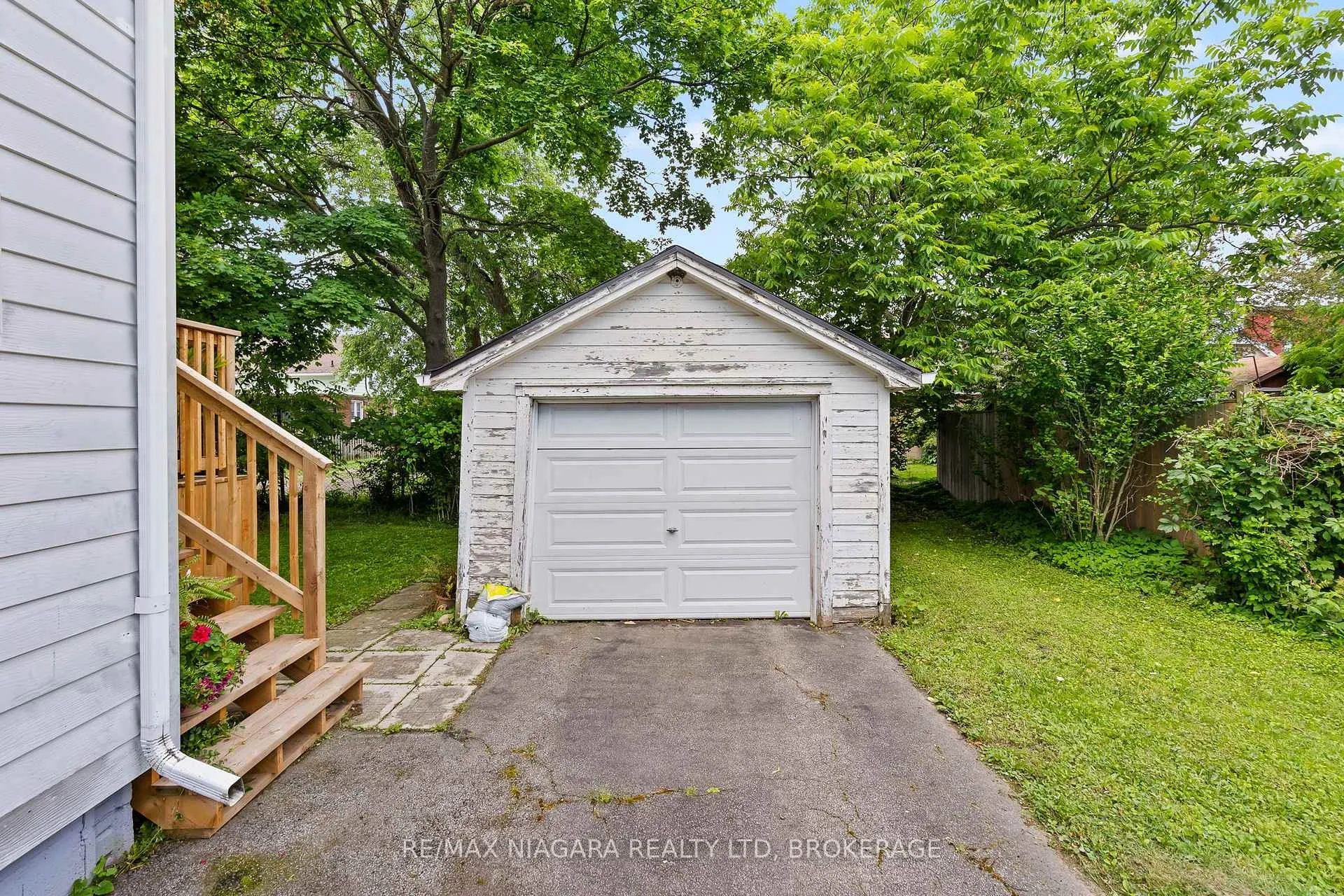Photo 21 of 63 Wilton Avenue, Welland, Broadway — HOMEH