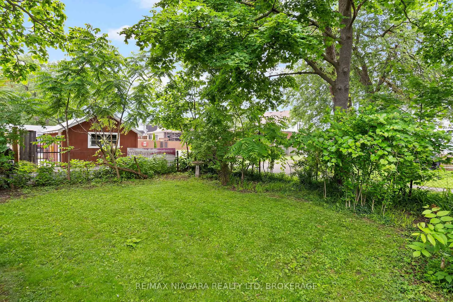 Photo 22 of 63 Wilton Avenue, Welland, Broadway — HOMEH
