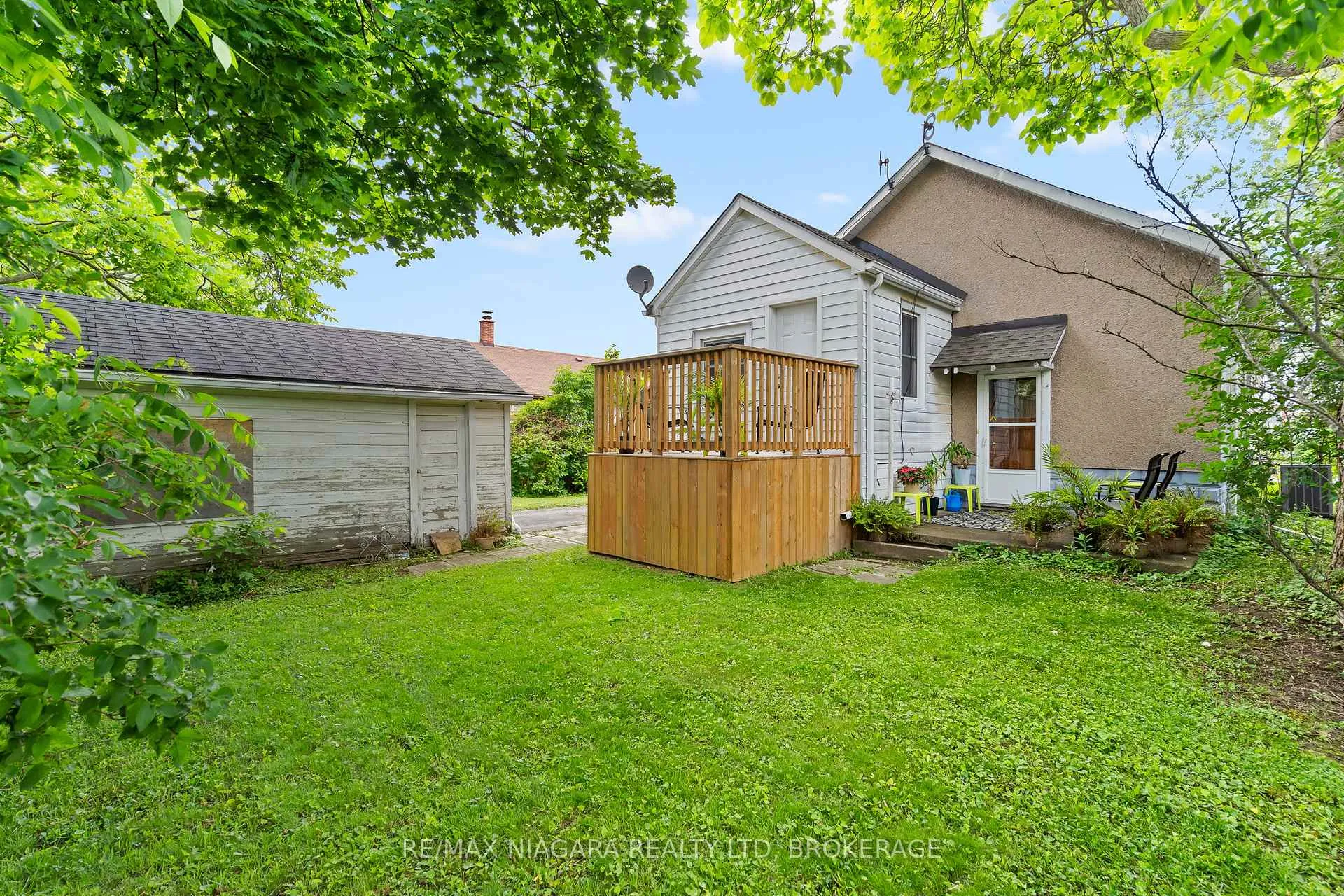 Photo 23 of 63 Wilton Avenue, Welland, Broadway — HOMEH