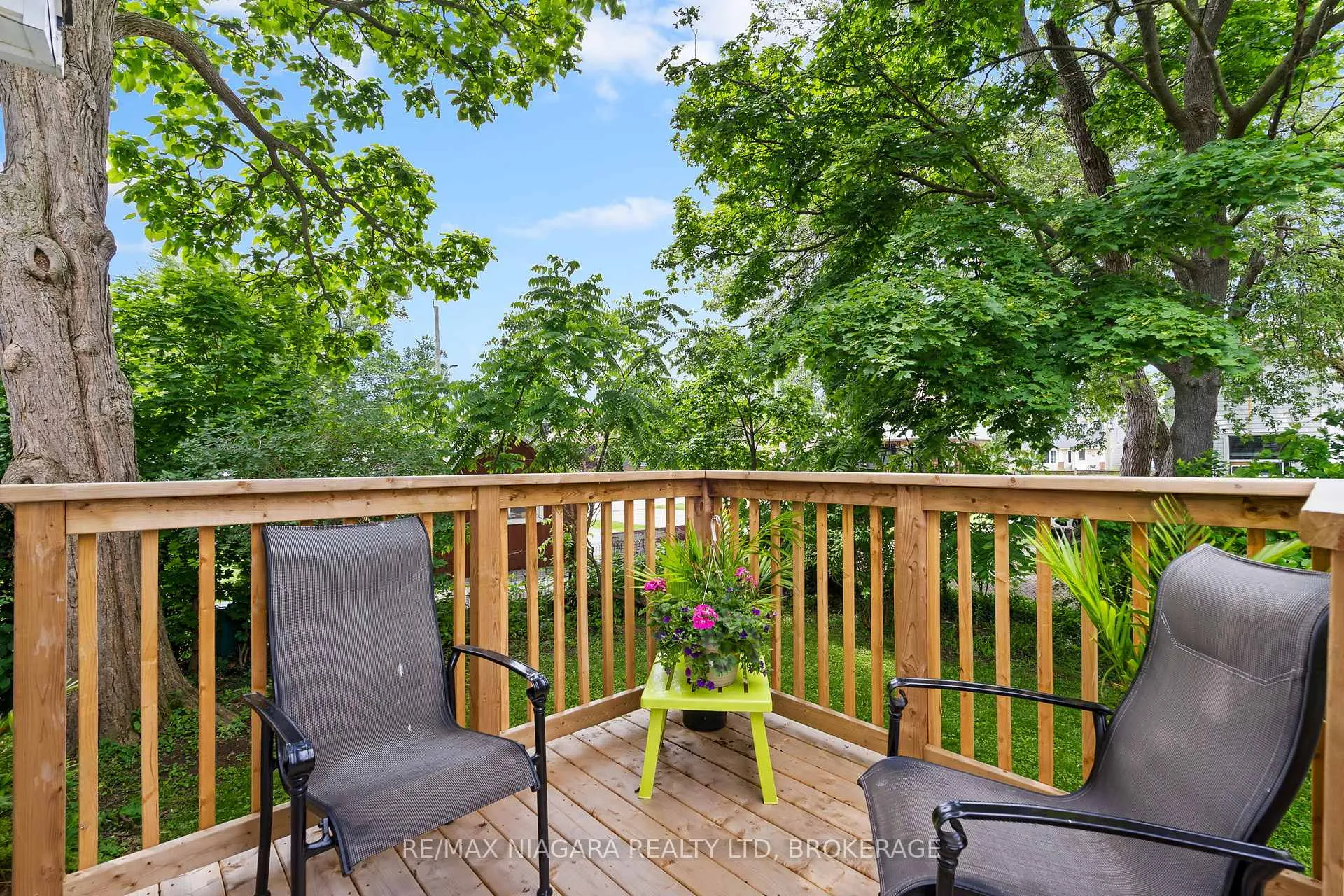 Photo 25 of 63 Wilton Avenue, Welland, Broadway — HOMEH