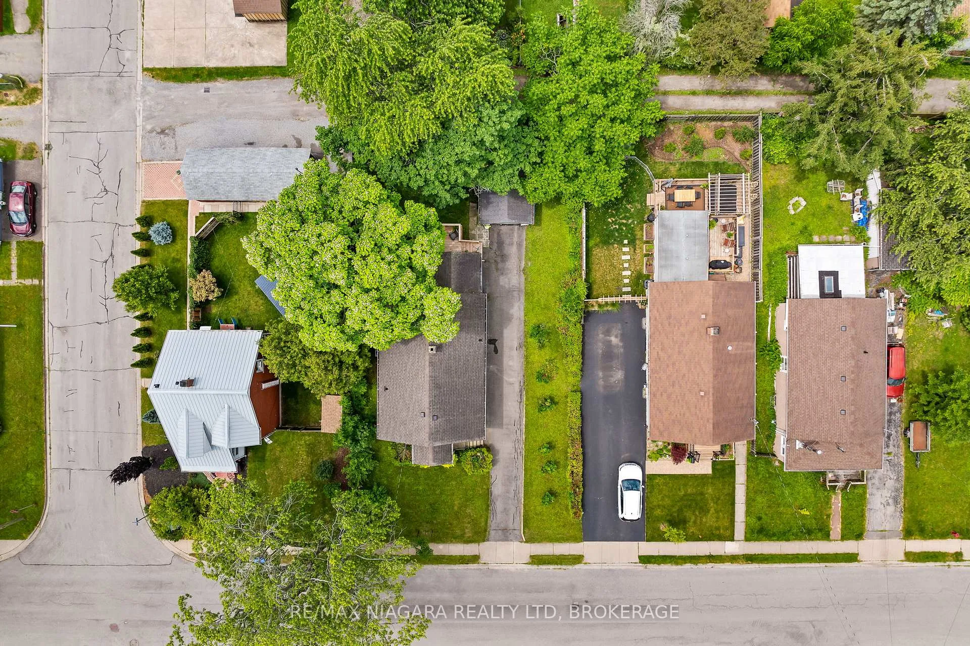 Photo 27 of 63 Wilton Avenue, Welland, Broadway — HOMEH