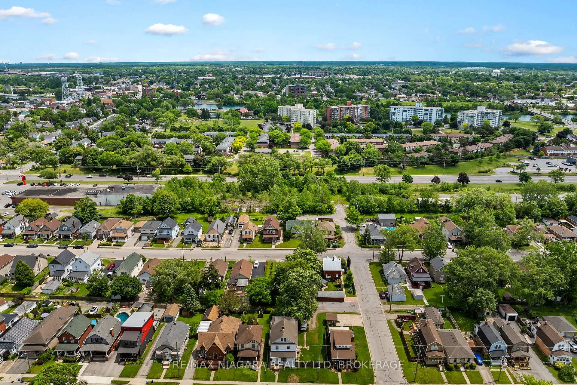 Photo 31 of 63 Wilton Avenue, Welland, Broadway — HOMEH