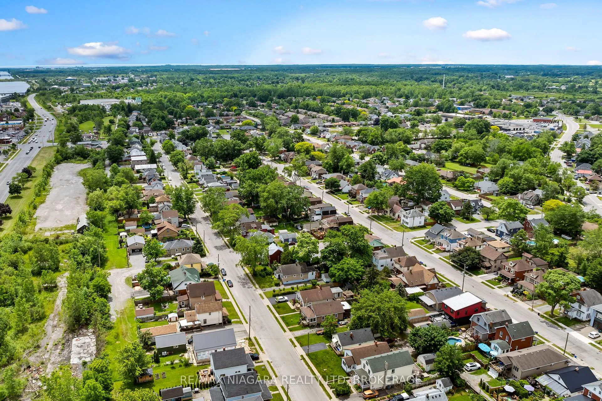 Photo 33 of 63 Wilton Avenue, Welland, Broadway — HOMEH