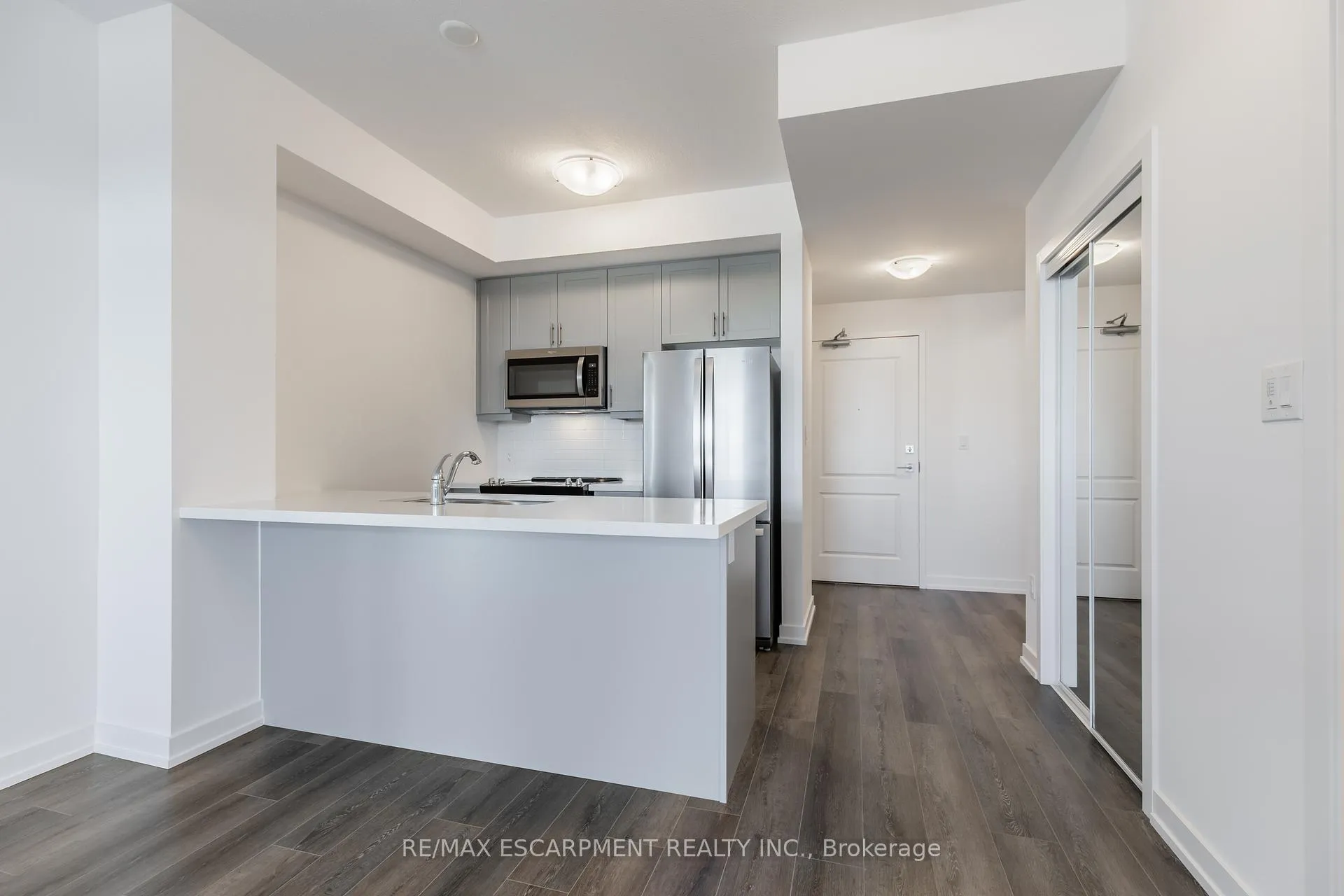 Photo 3 of Unit 336, 10 Mallard Trail, Hamilton, Waterdown — HOMEH