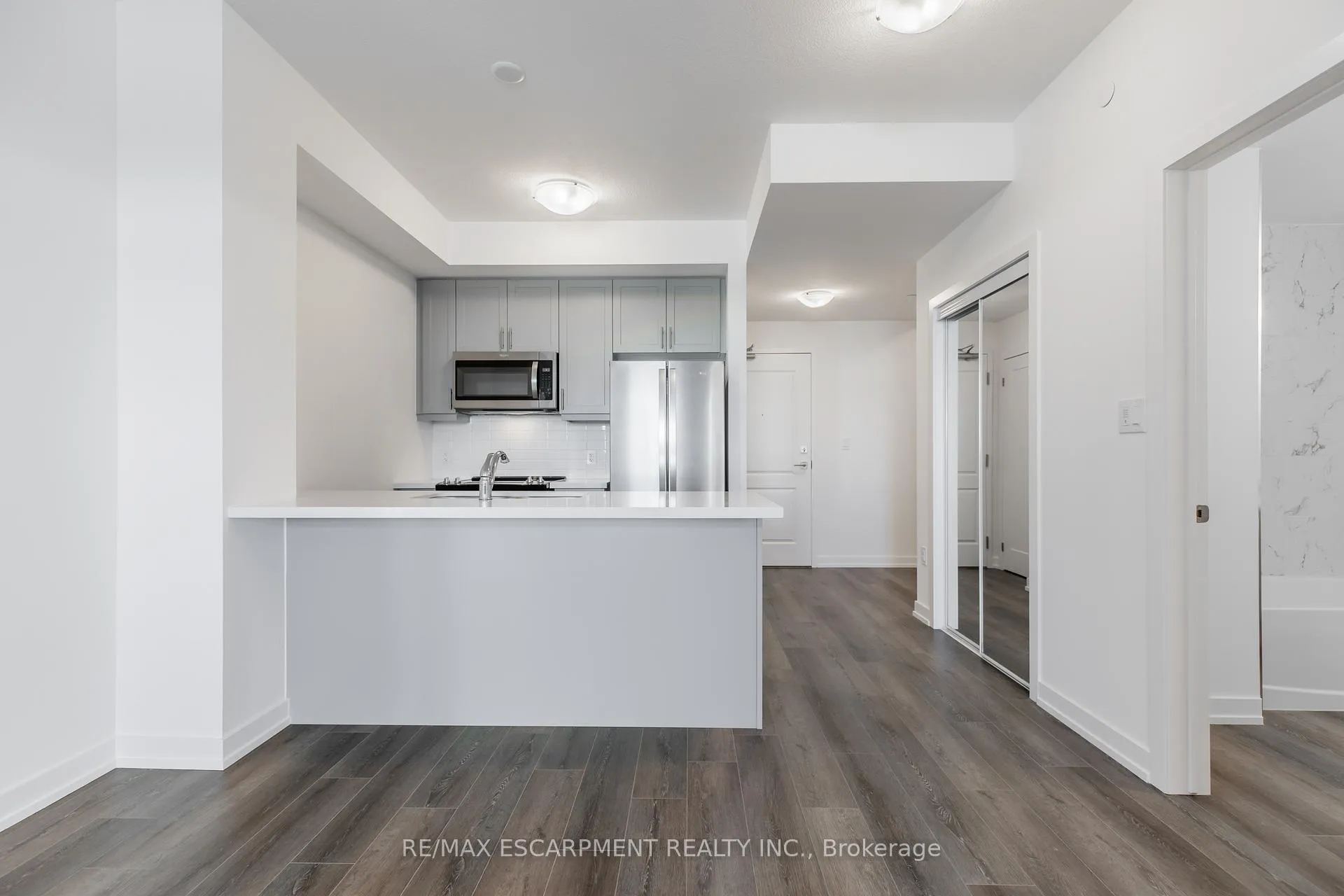 Photo 4 of Unit 336, 10 Mallard Trail, Hamilton, Waterdown — HOMEH