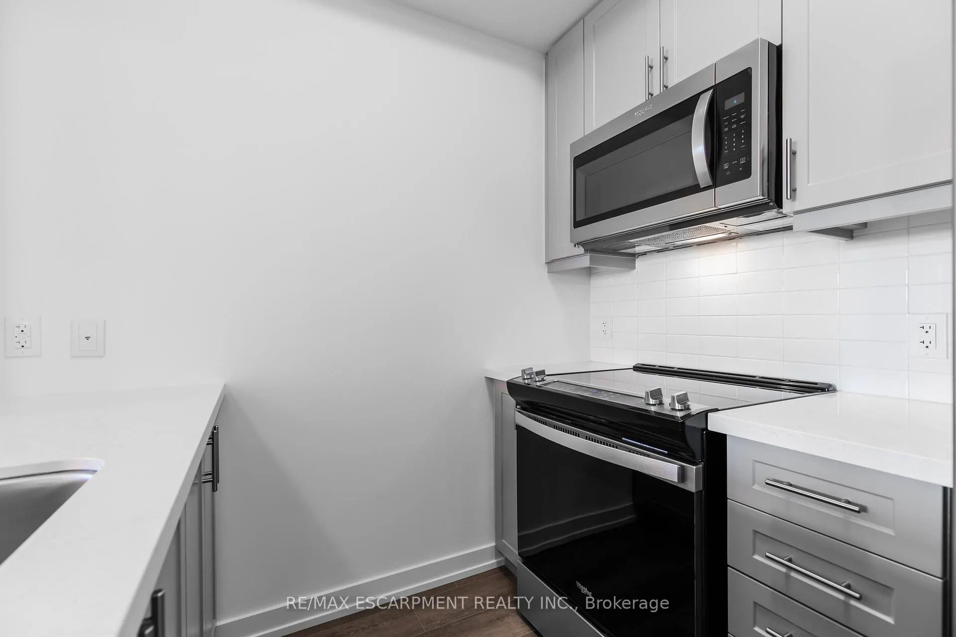 Photo 6 of Unit 336, 10 Mallard Trail, Hamilton, Waterdown — HOMEH