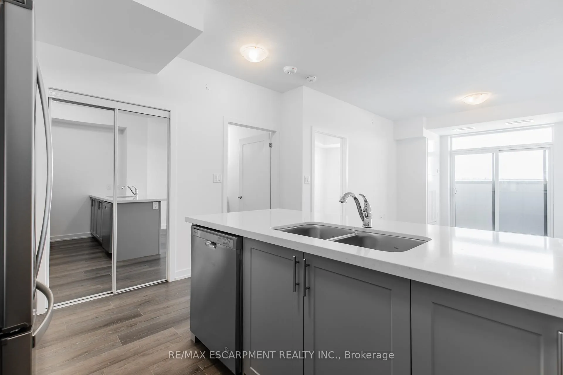 Photo 7 of Unit 336, 10 Mallard Trail, Hamilton, Waterdown — HOMEH