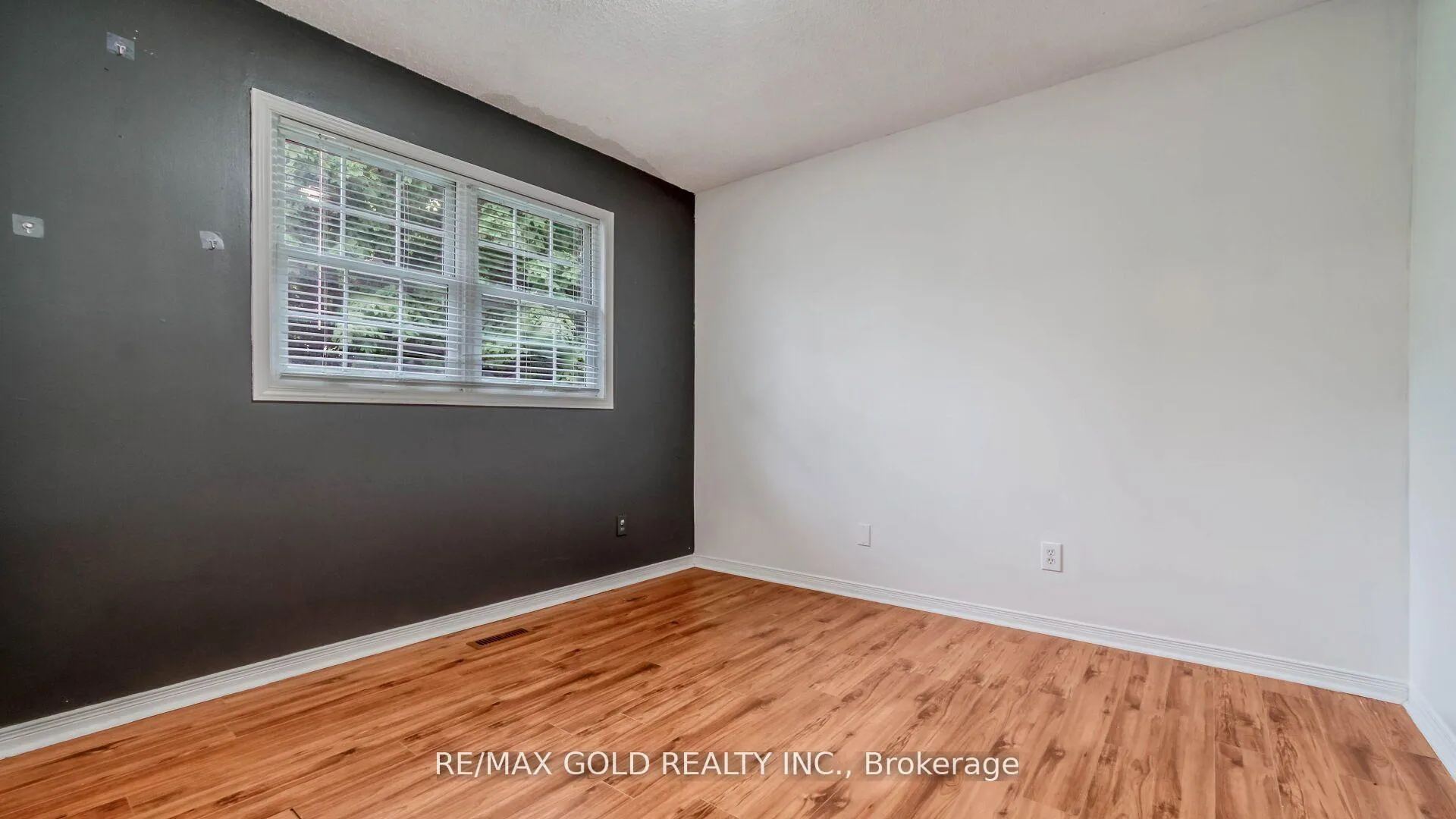 Photo 13 of 222 Fleming Drive, London, East D — HOMEH