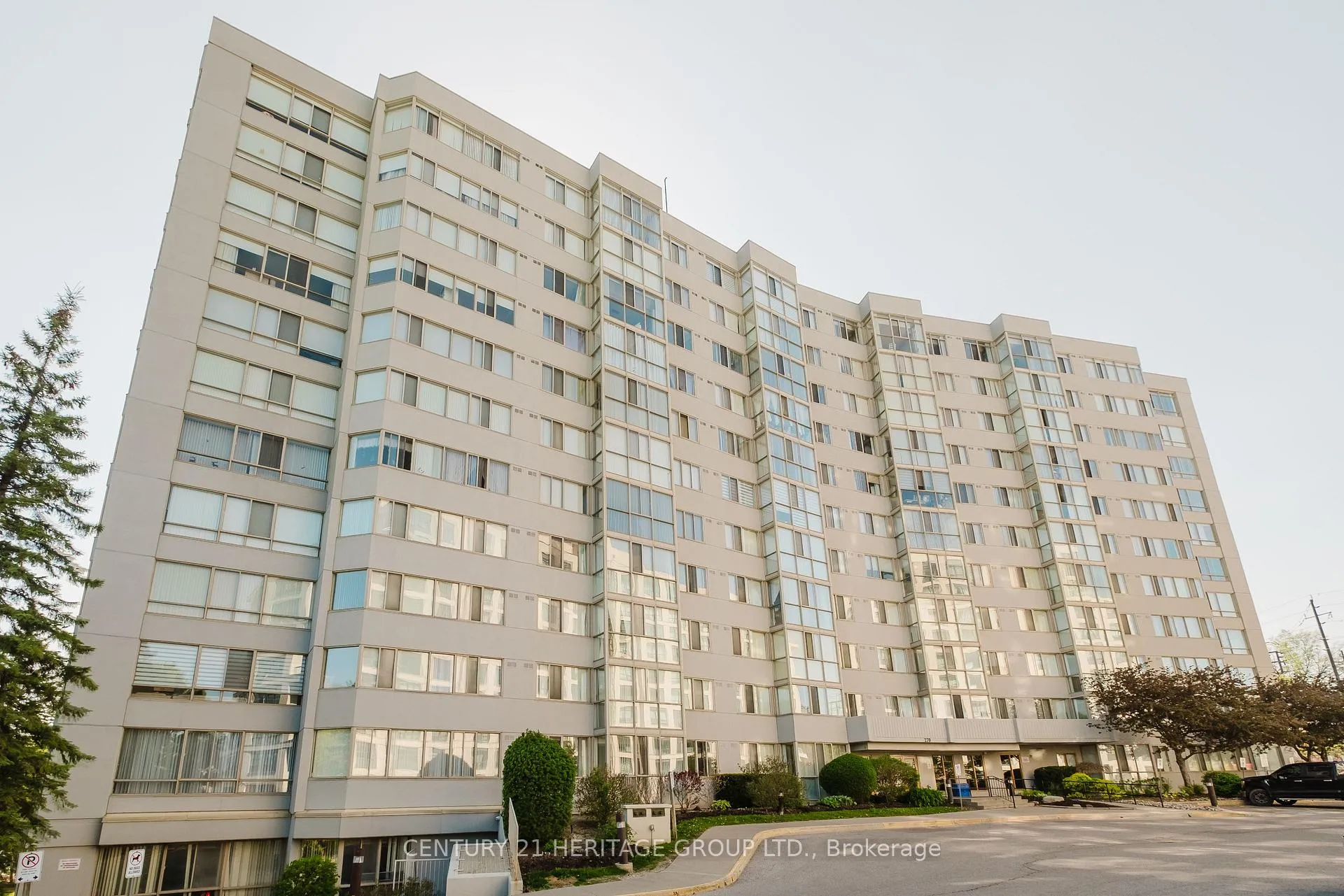 Photo 3 of Unit 209, 270 Davis Drive, Newmarket, Central Newmarket — HOMEH