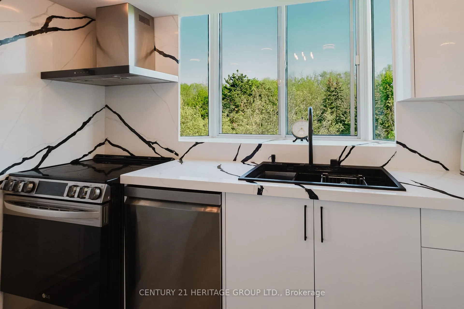 Photo 10 of Unit 209, 270 Davis Drive, Newmarket, Central Newmarket — HOMEH