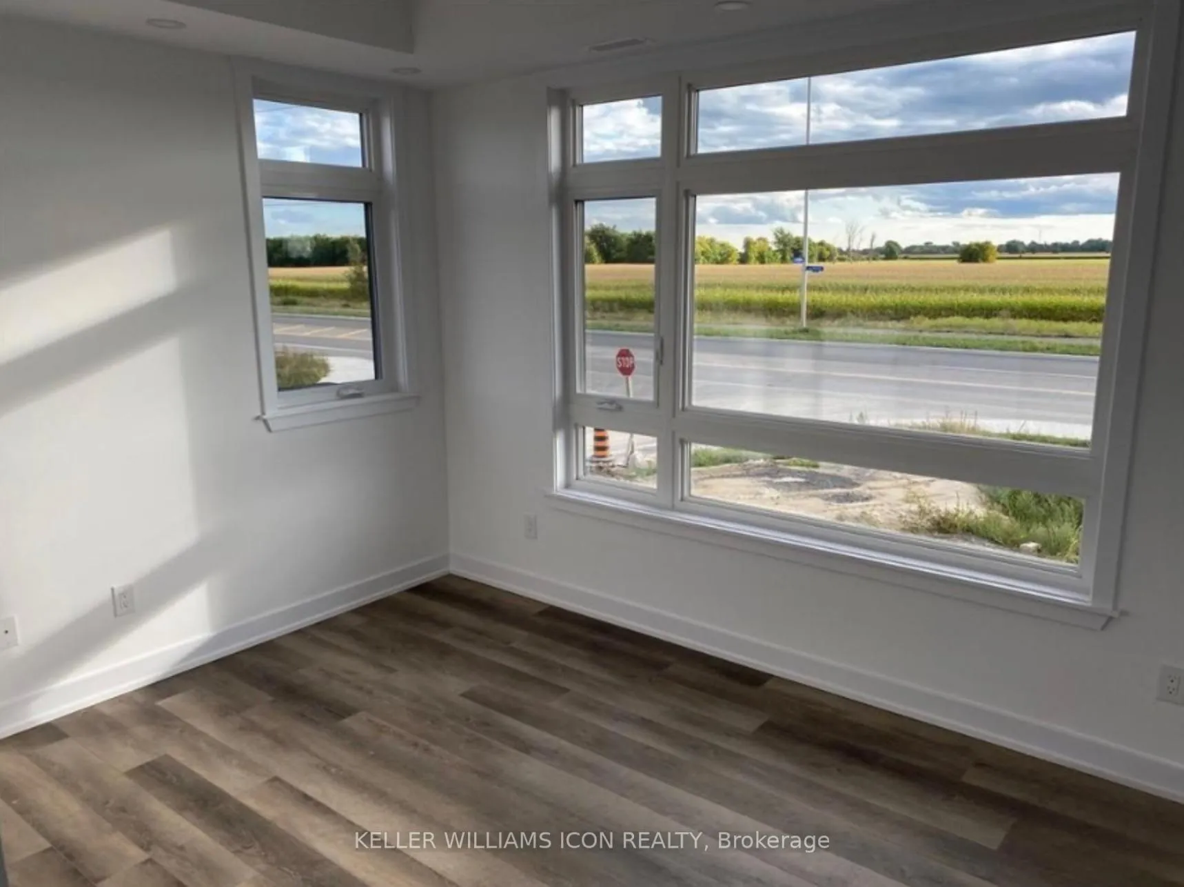 Photo 5 of Unit H, 35 Overberg Way, Ottawa, Kanata - Emerald Meadows/Trailwest — HOMEH