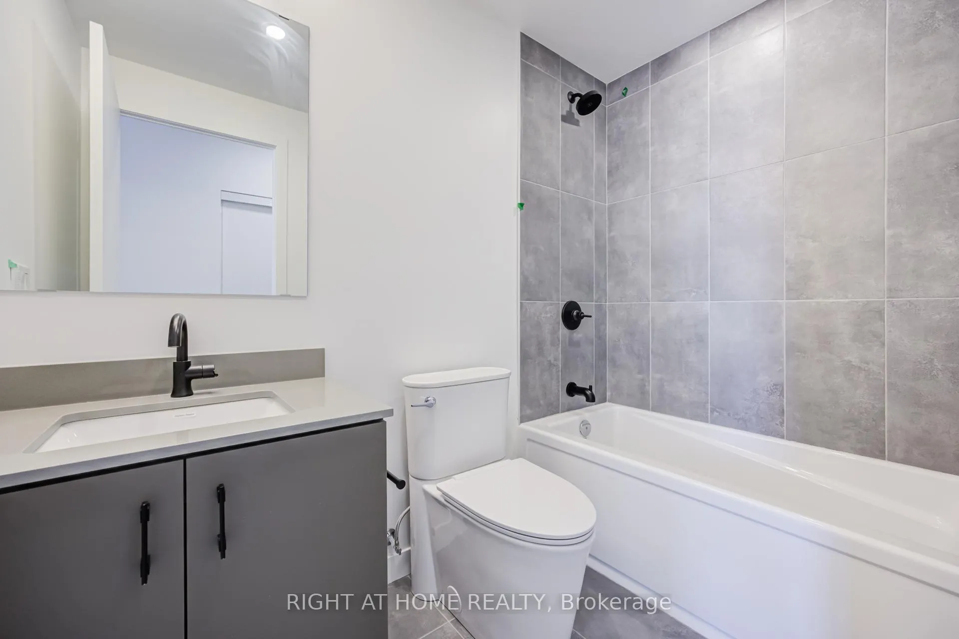 Photo 4 of Unit C1605, 4878 Powers Common, Burlington, Alton — HOMEH