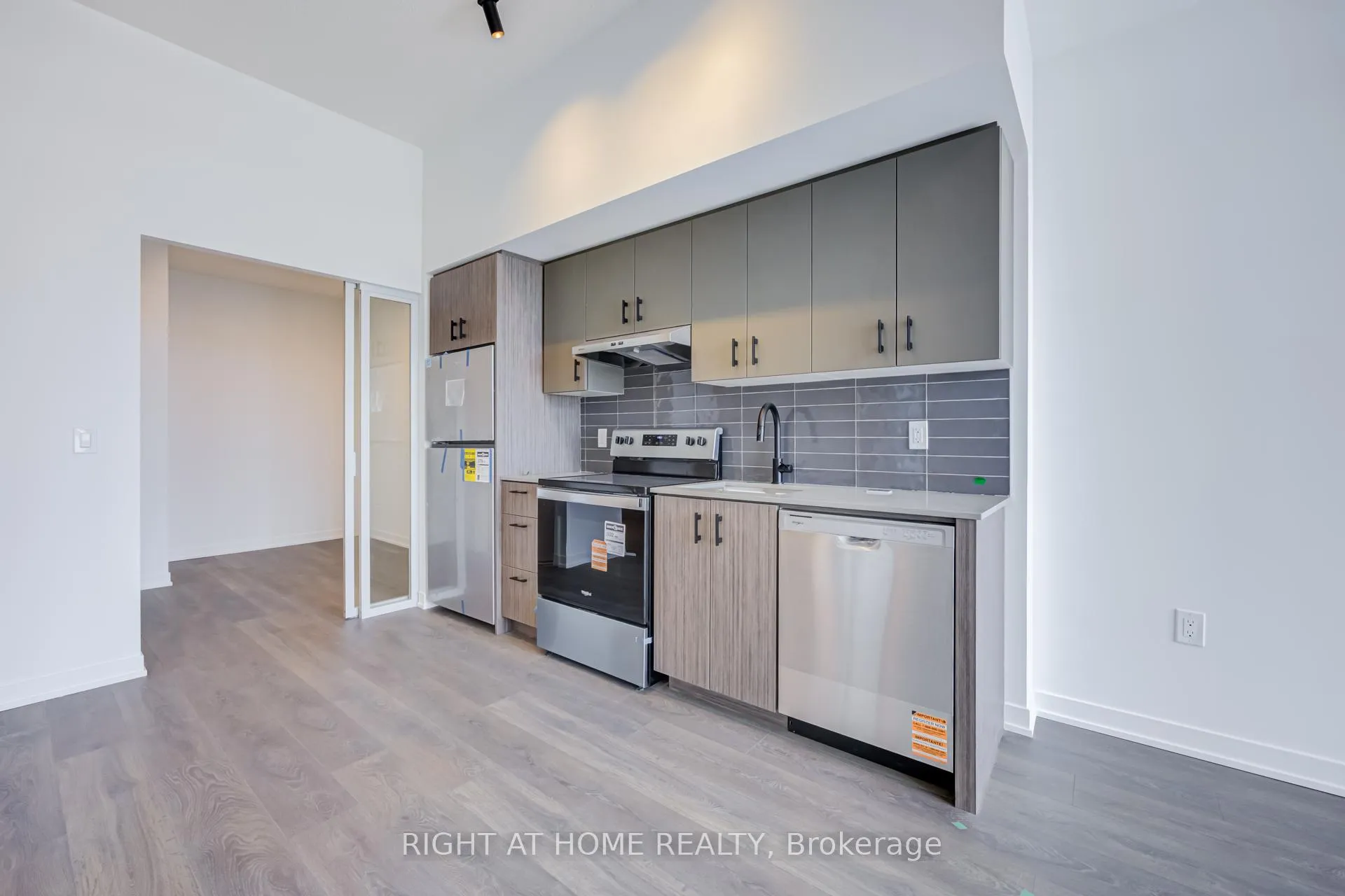 Photo 8 of Unit C1605, 4878 Powers Common, Burlington, Alton — HOMEH