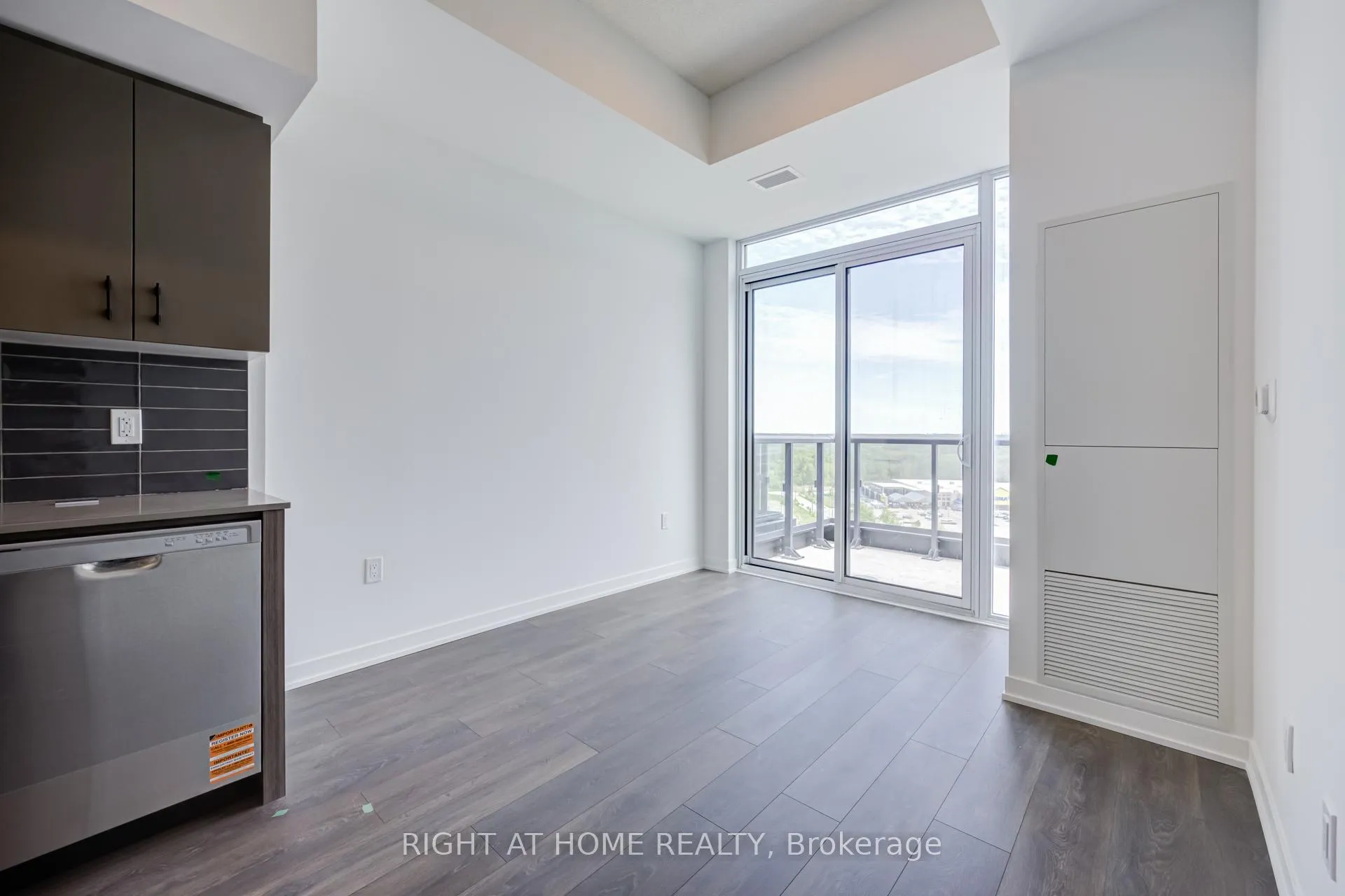 Photo 9 of Unit C1605, 4878 Powers Common, Burlington, Alton — HOMEH