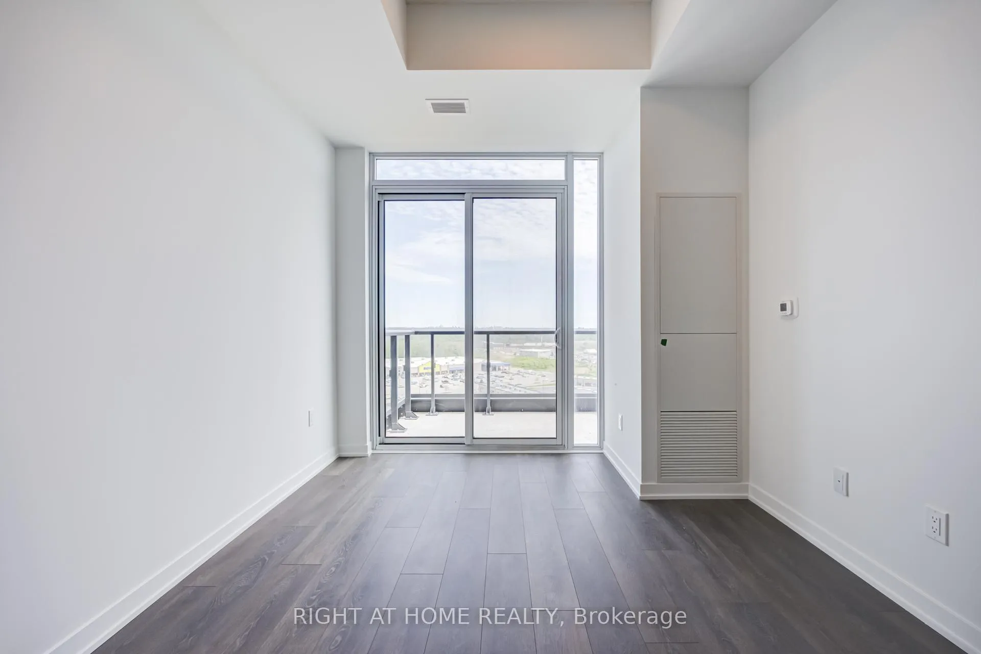 Photo 10 of Unit C1605, 4878 Powers Common, Burlington, Alton — HOMEH