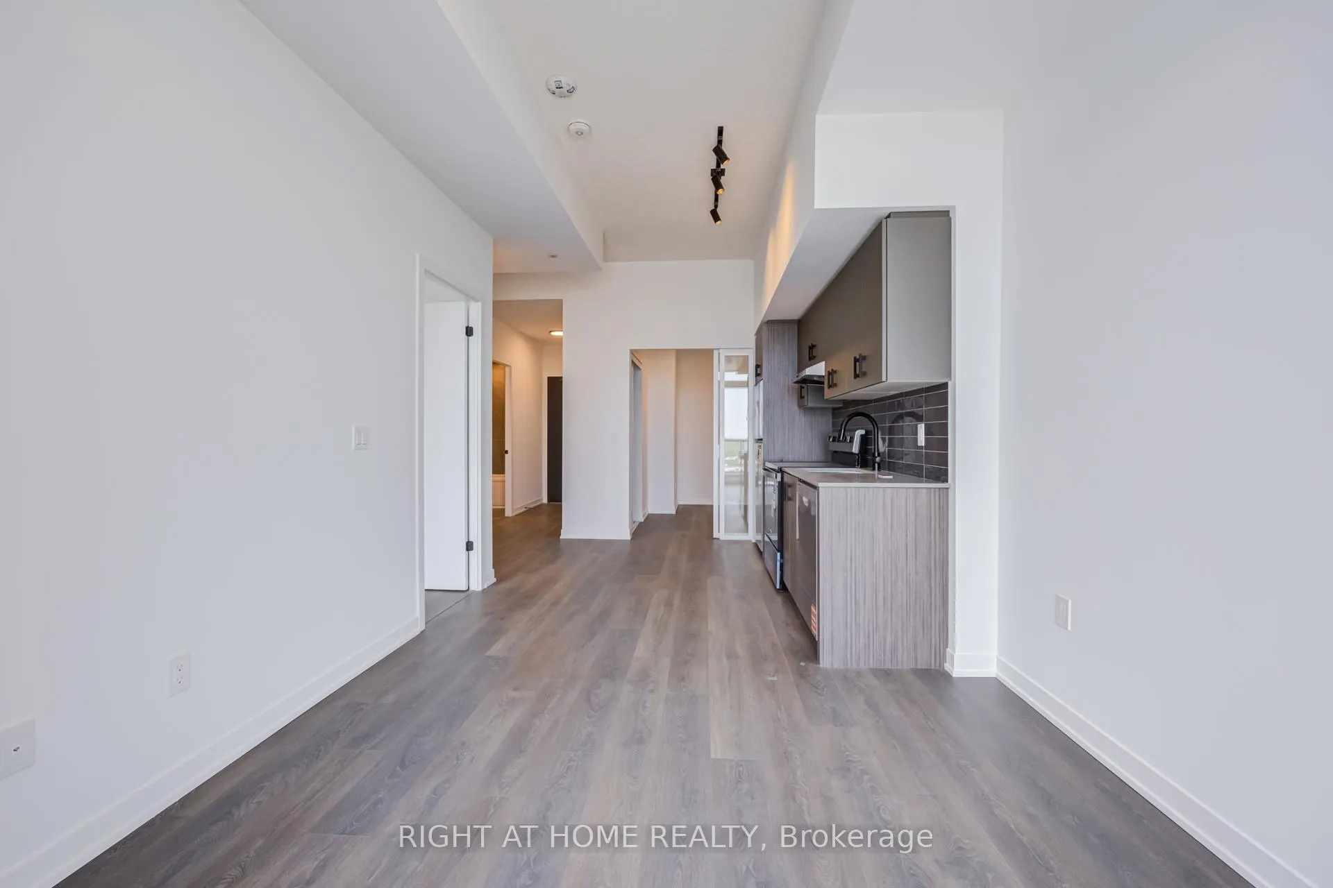 Photo 12 of Unit C1605, 4878 Powers Common, Burlington, Alton — HOMEH