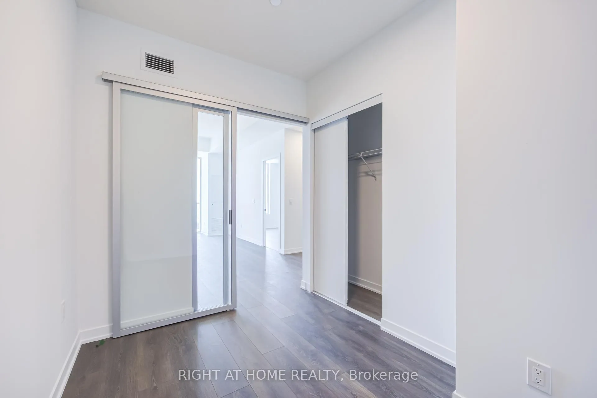 Photo 14 of Unit C1605, 4878 Powers Common, Burlington, Alton — HOMEH