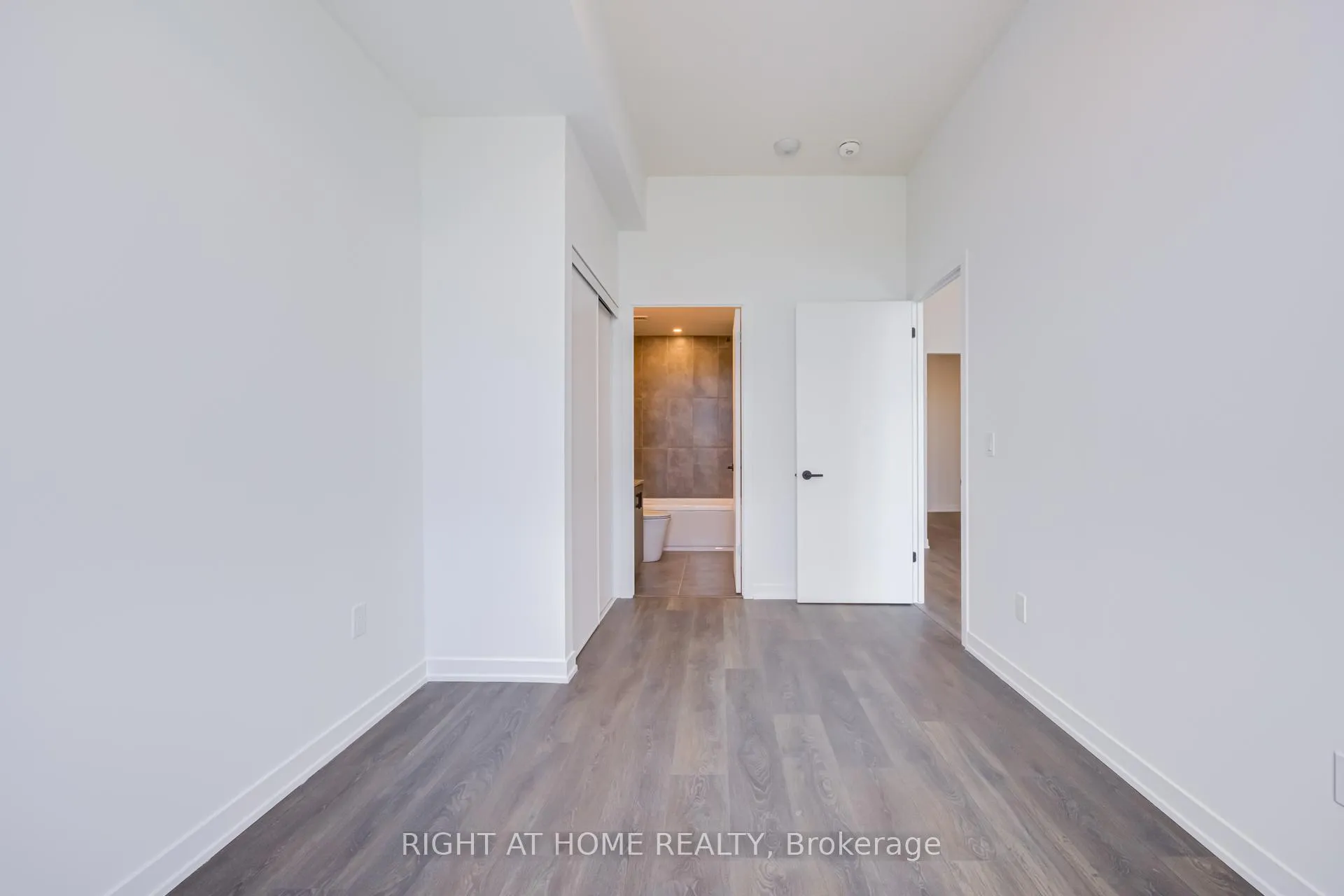 Photo 16 of Unit C1605, 4878 Powers Common, Burlington, Alton — HOMEH