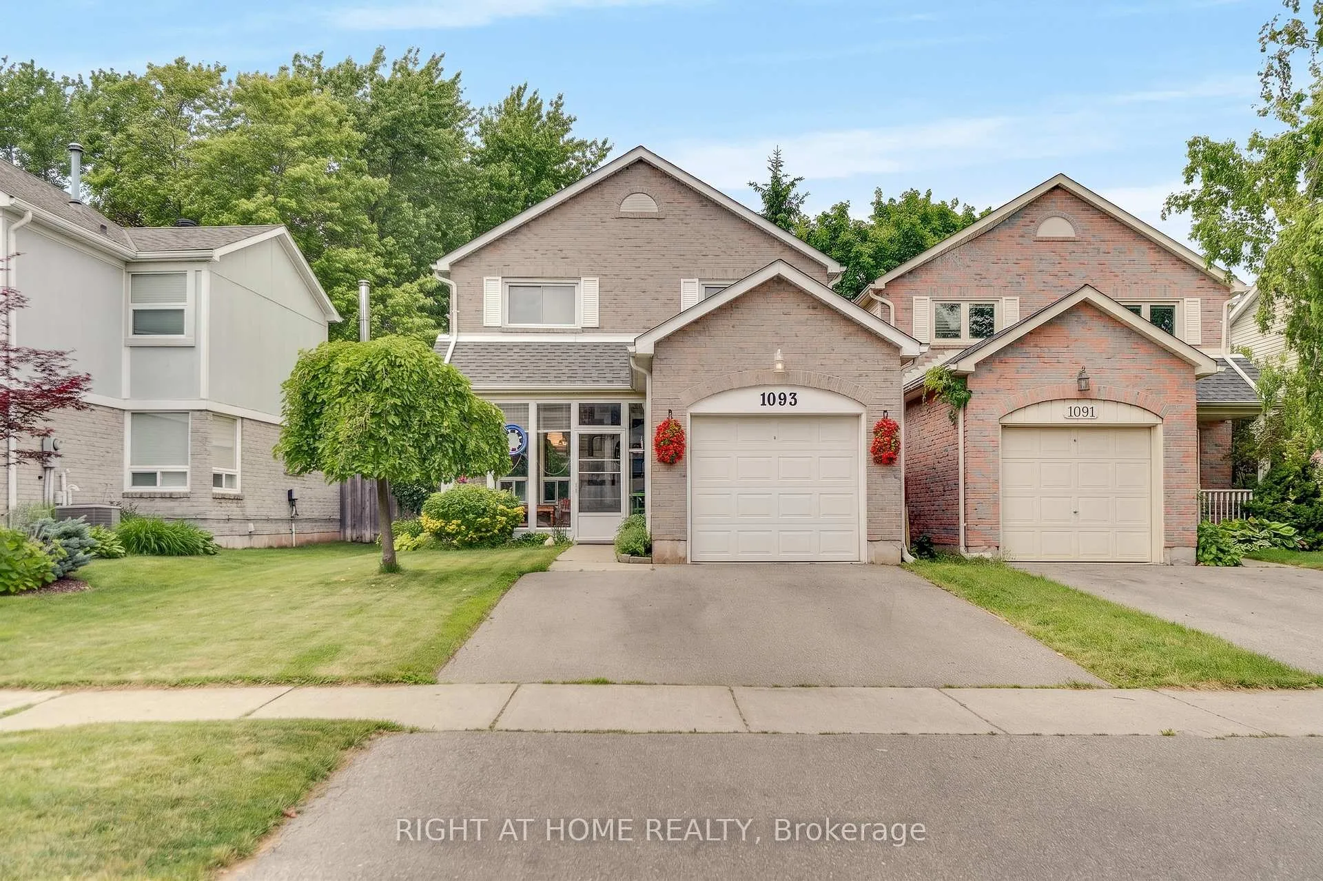 Photo 2 of 1093 Montgomery Drive, Oakville, Glen Abbey — HOMEH