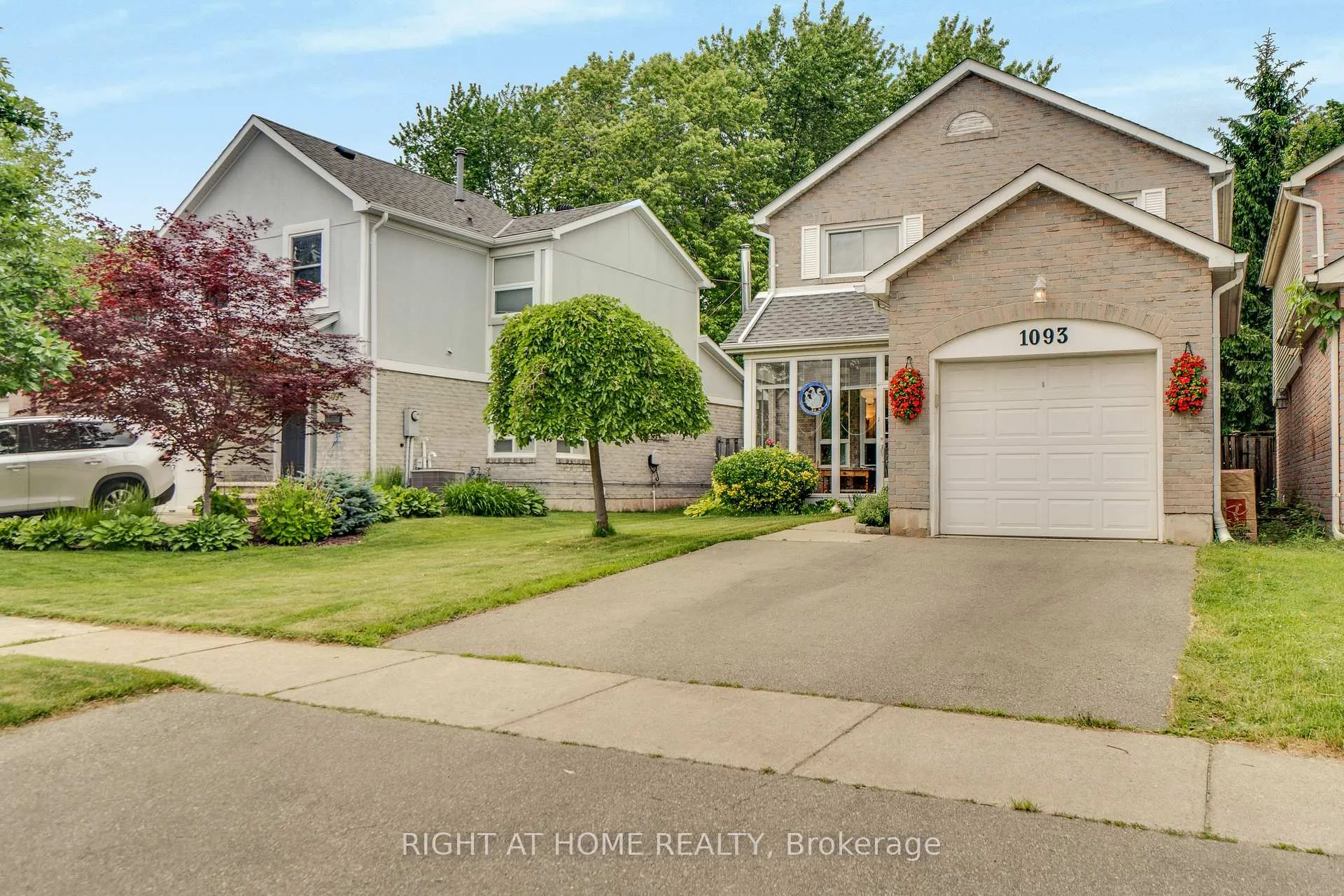 Photo 3 of 1093 Montgomery Drive, Oakville, Glen Abbey — HOMEH