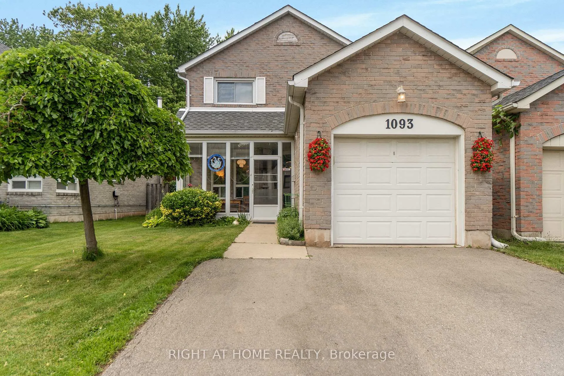 Photo 4 of 1093 Montgomery Drive, Oakville, Glen Abbey — HOMEH