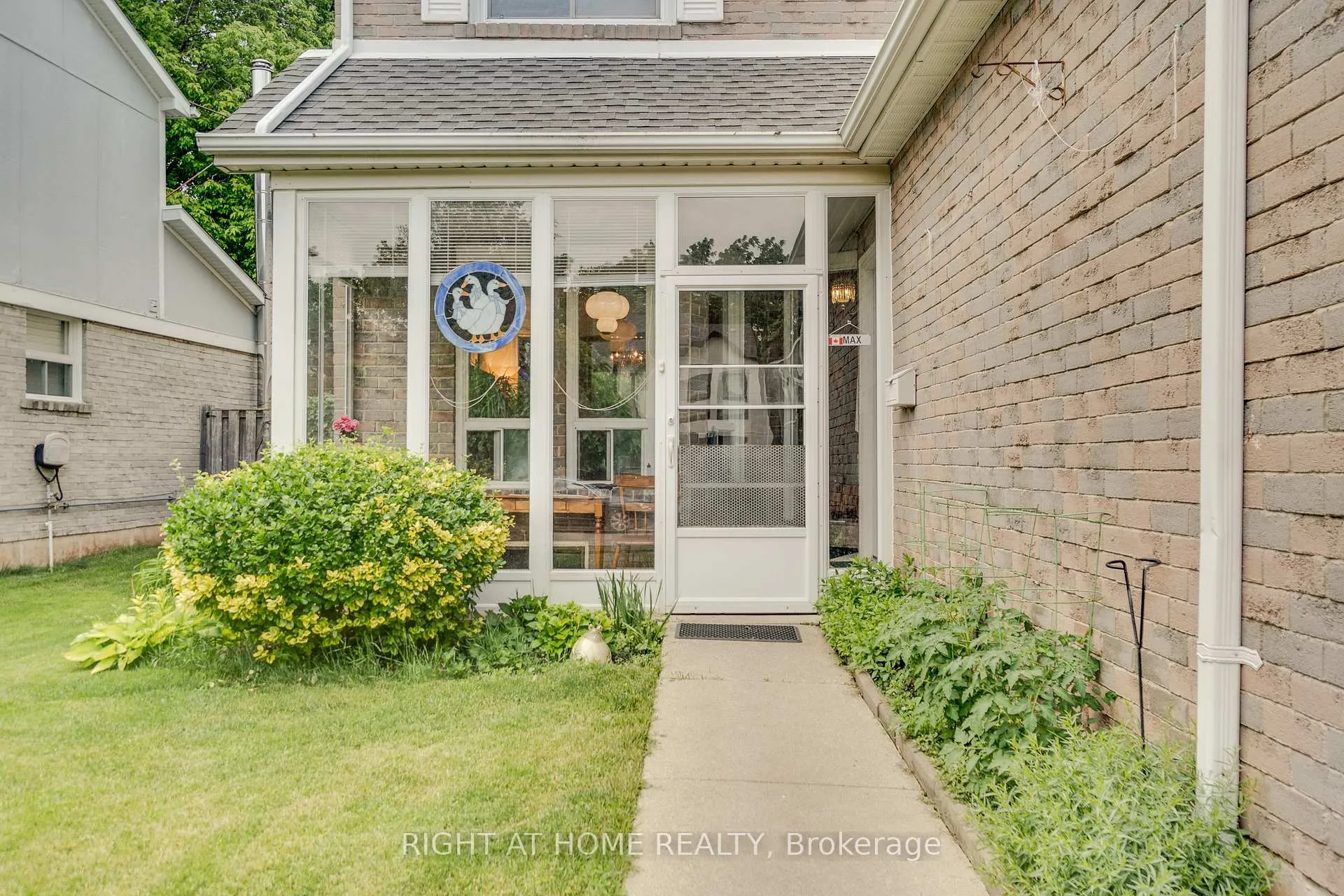Photo 5 of 1093 Montgomery Drive, Oakville, Glen Abbey — HOMEH