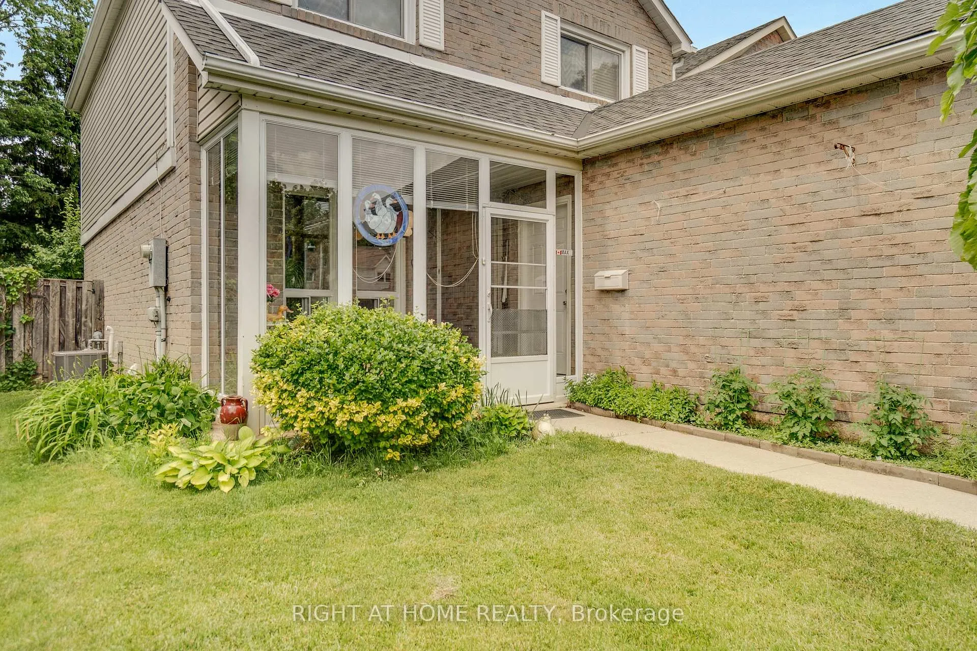 Photo 6 of 1093 Montgomery Drive, Oakville, Glen Abbey — HOMEH