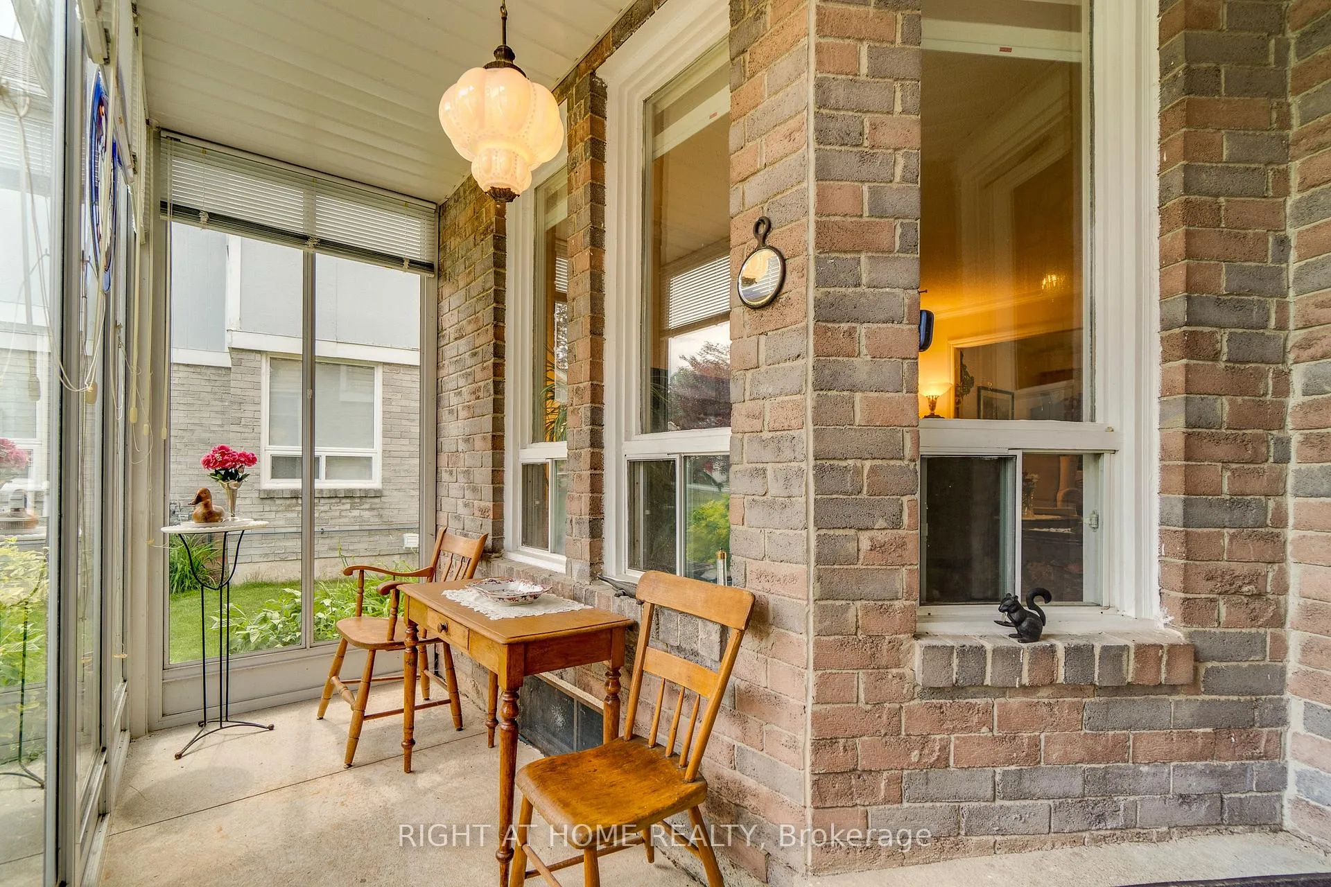 Photo 7 of 1093 Montgomery Drive, Oakville, Glen Abbey — HOMEH