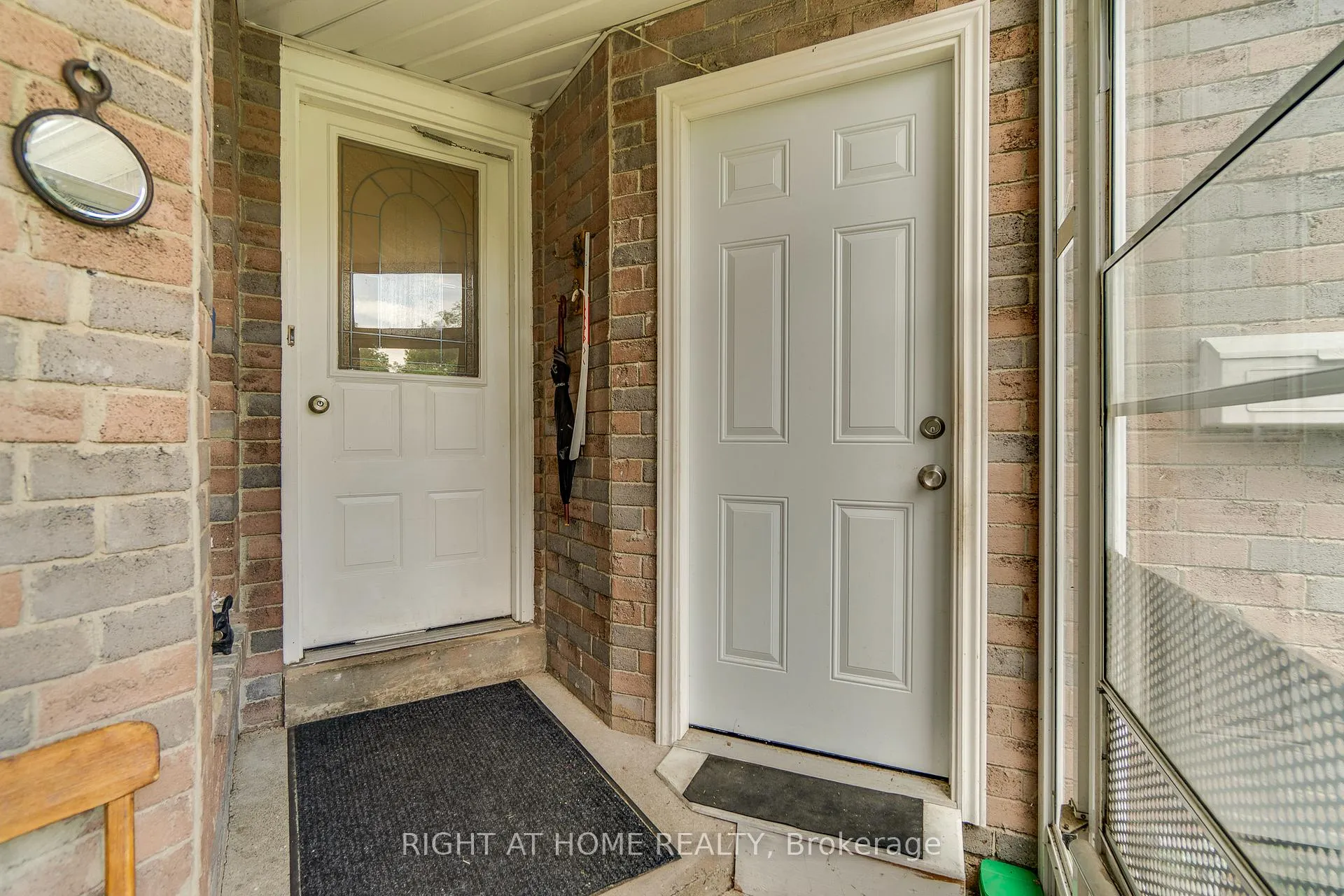 Photo 8 of 1093 Montgomery Drive, Oakville, Glen Abbey — HOMEH