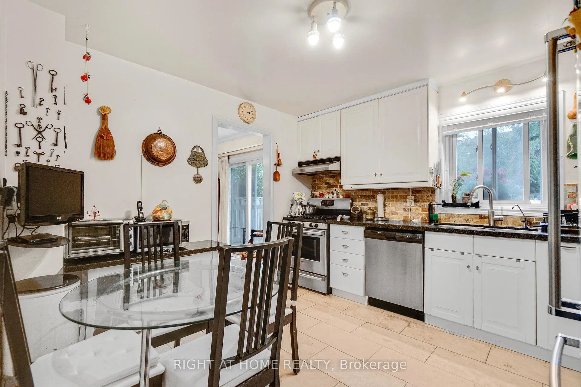 Photo 19 of 1093 Montgomery Drive, Oakville, Glen Abbey — HOMEH