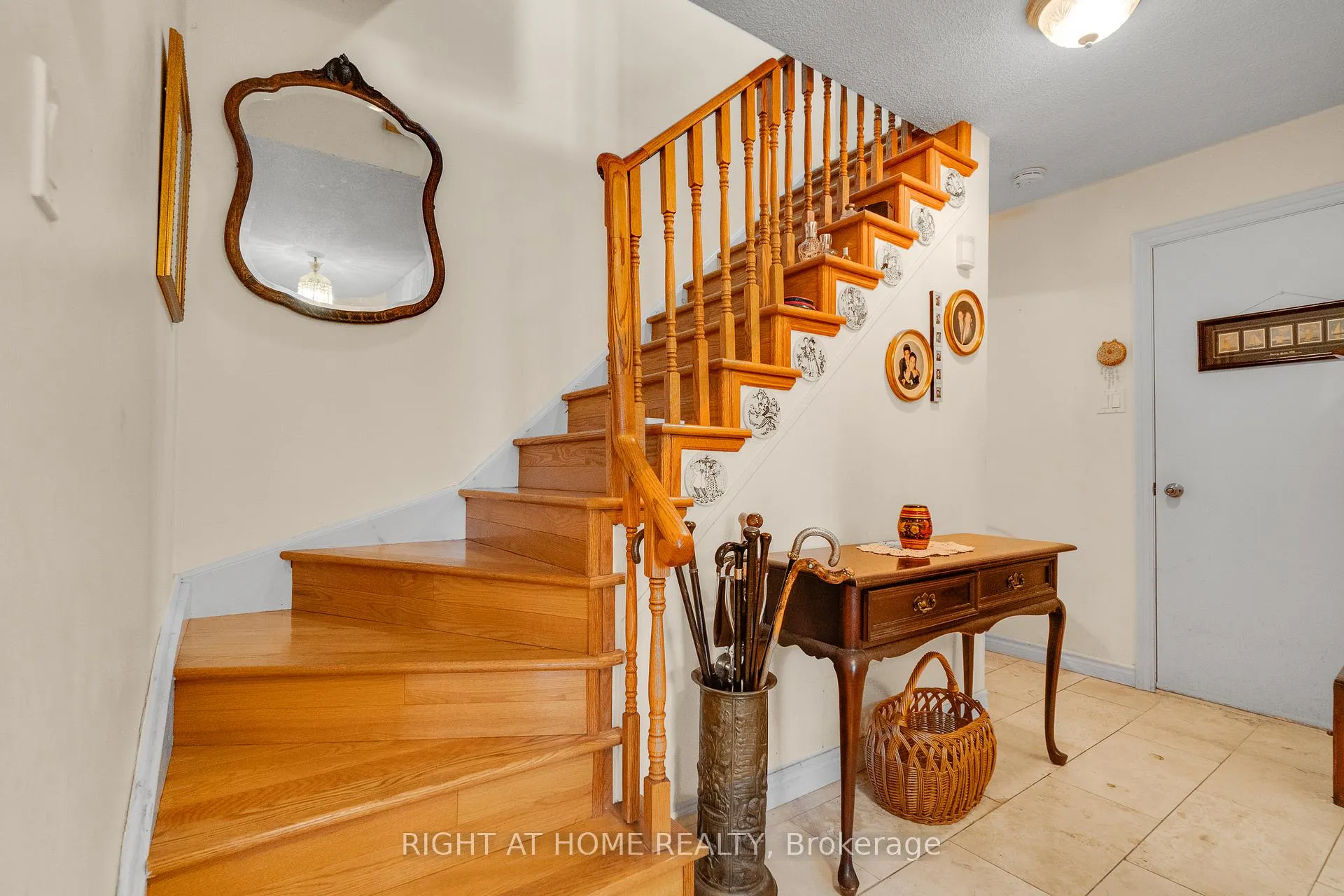 Photo 22 of 1093 Montgomery Drive, Oakville, Glen Abbey — HOMEH