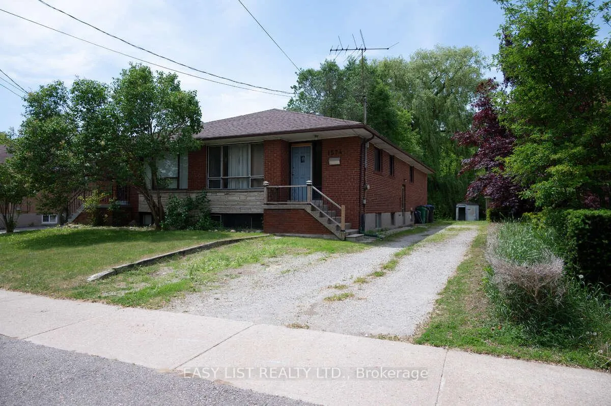 Photo of 1574 Northmount Avenue