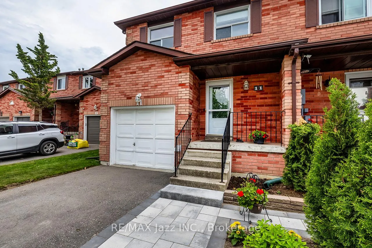 Photo 1 of 11 Chance Court, Clarington, Bowmanville — HOMEH