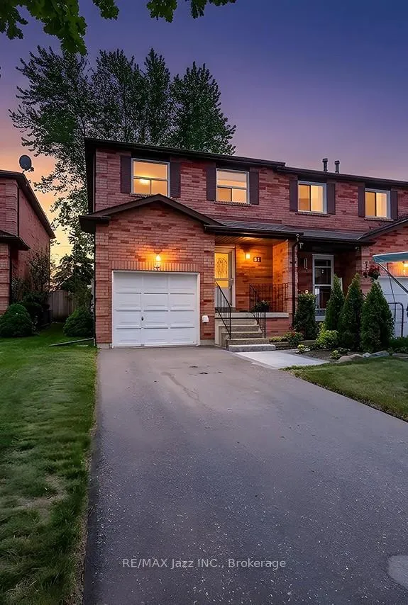 Photo 2 of 11 Chance Court, Clarington, Bowmanville — HOMEH